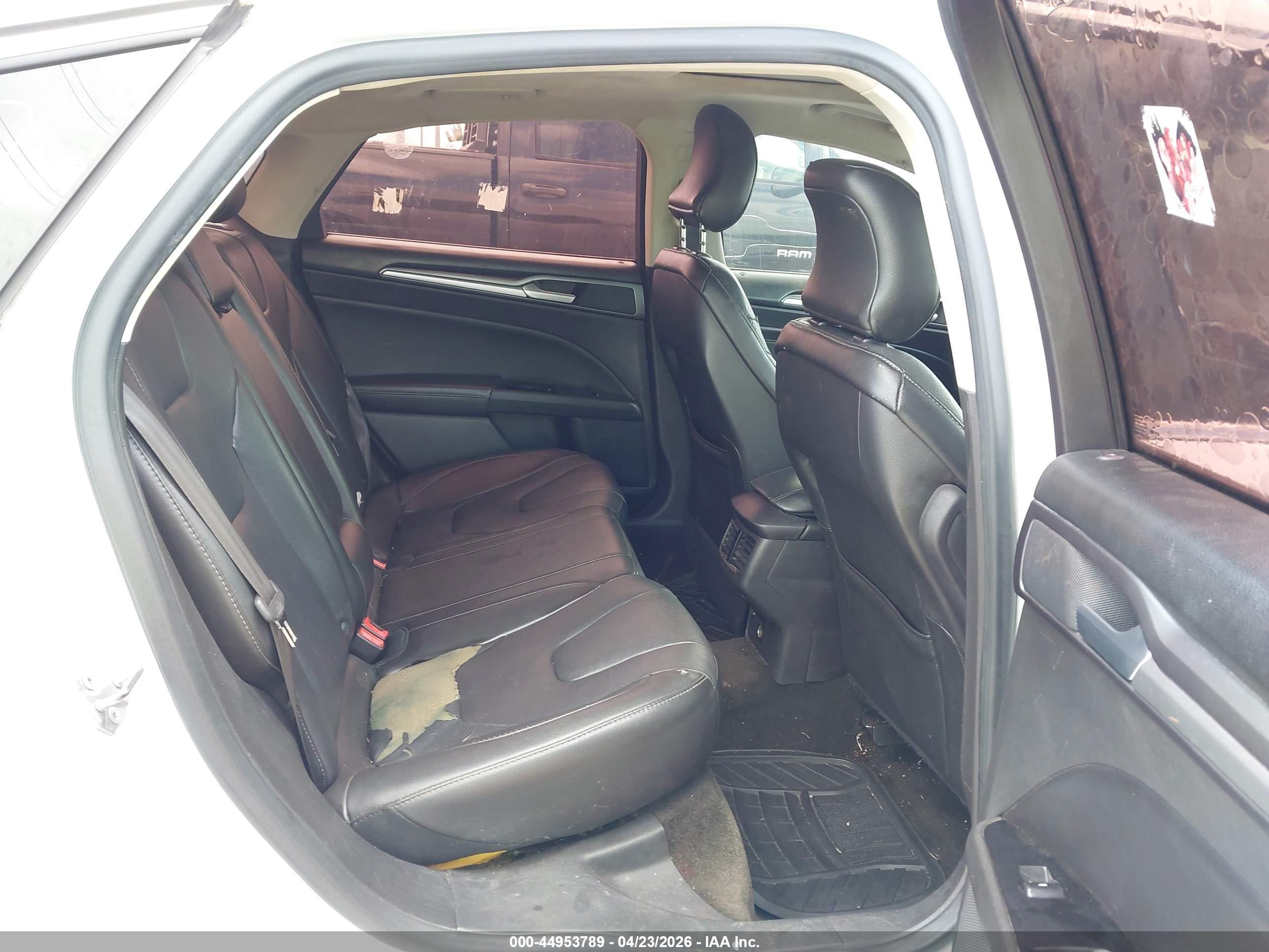 FORD FUSION image 8