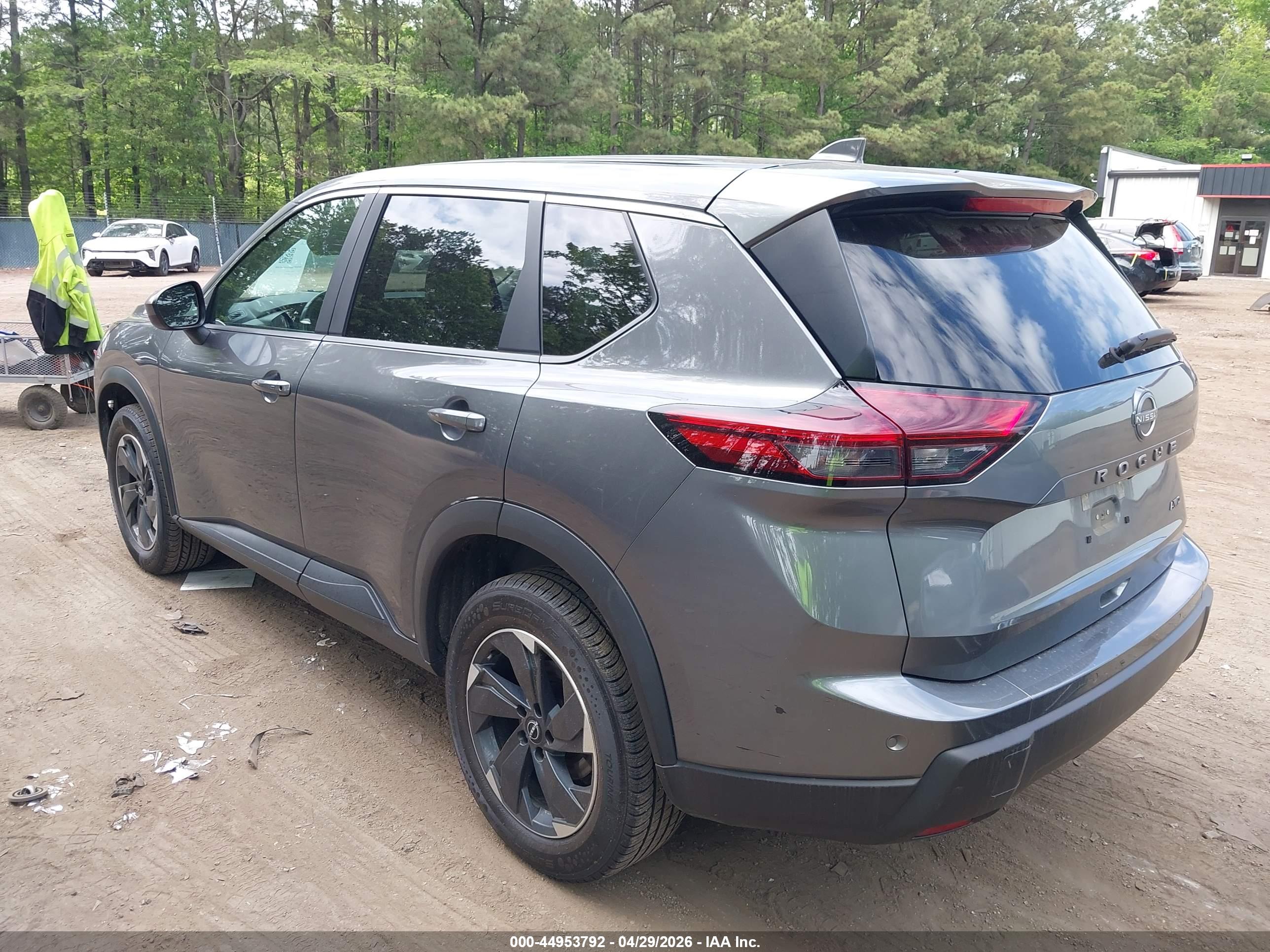NISSAN ROGUE image 3