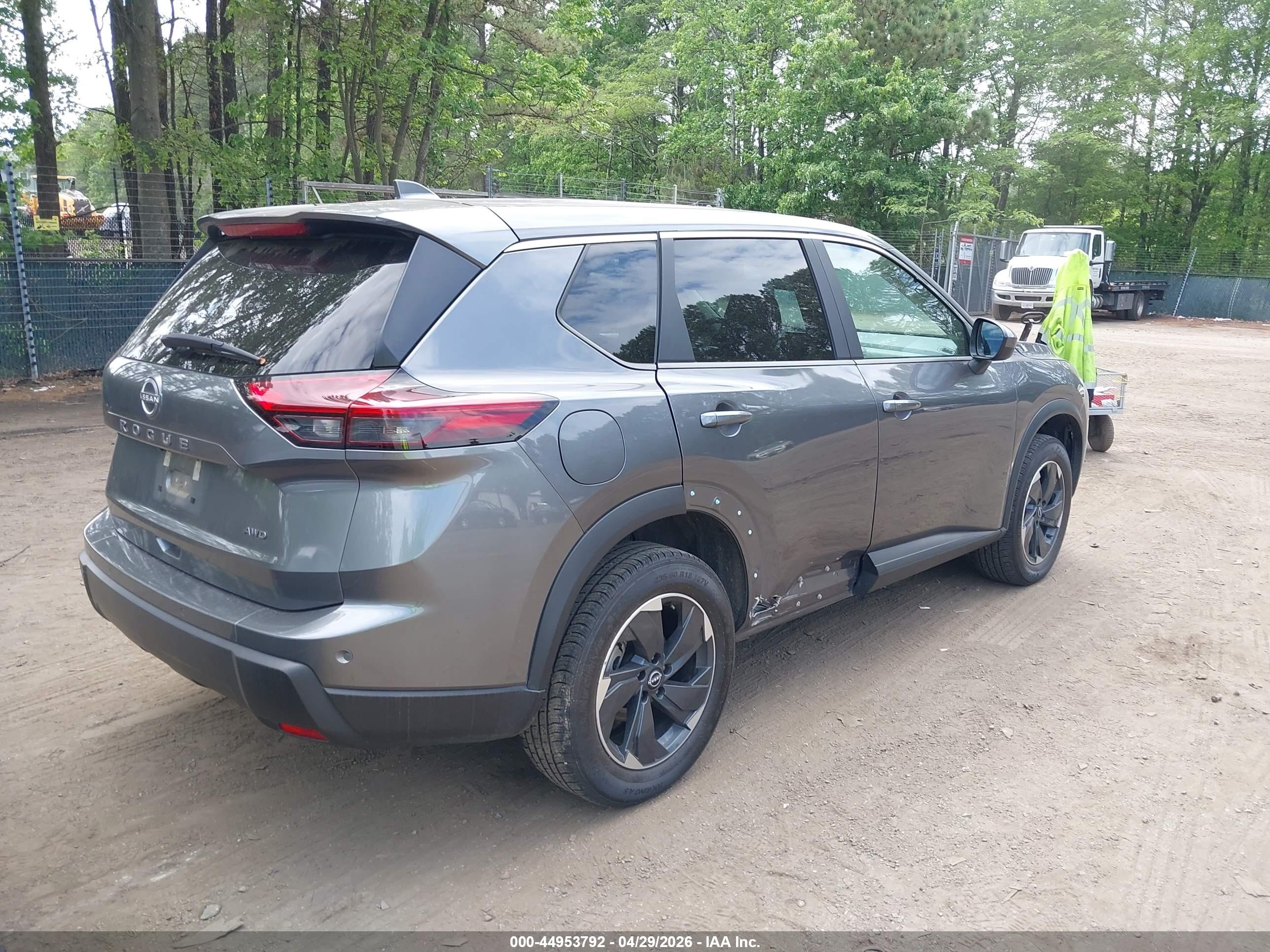 NISSAN ROGUE image 4