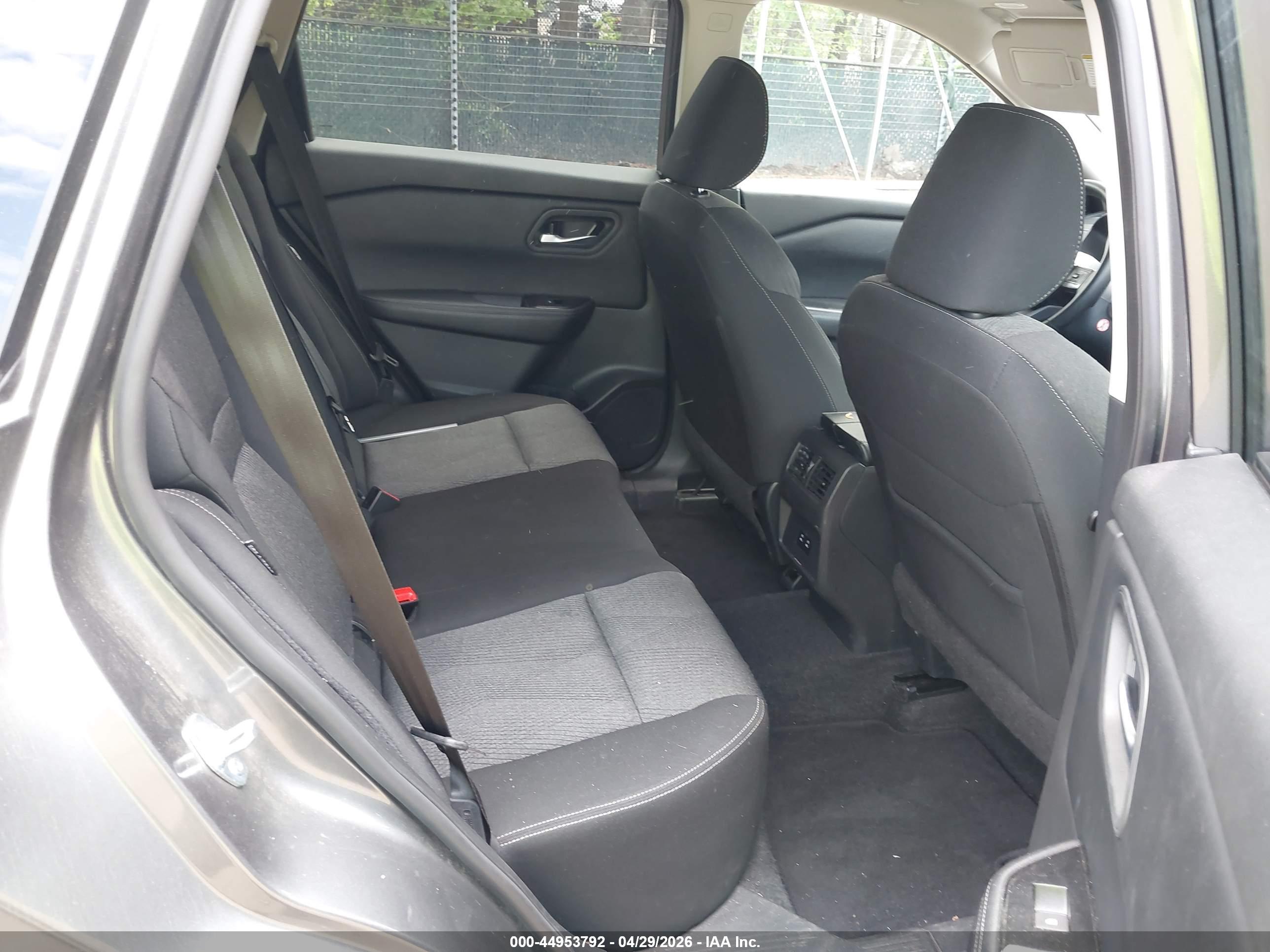 NISSAN ROGUE image 8