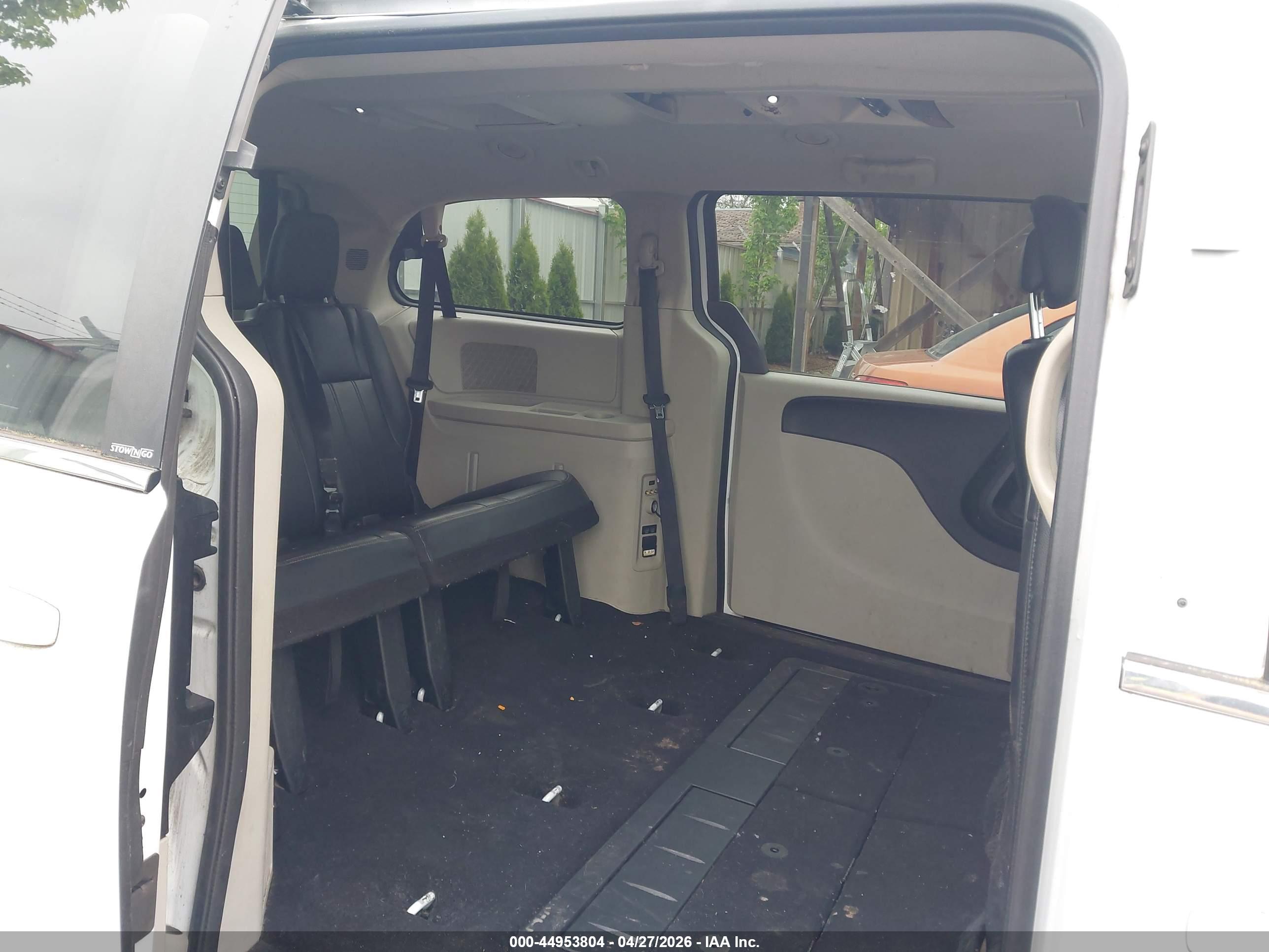 CHRYSLER TOWN image 8