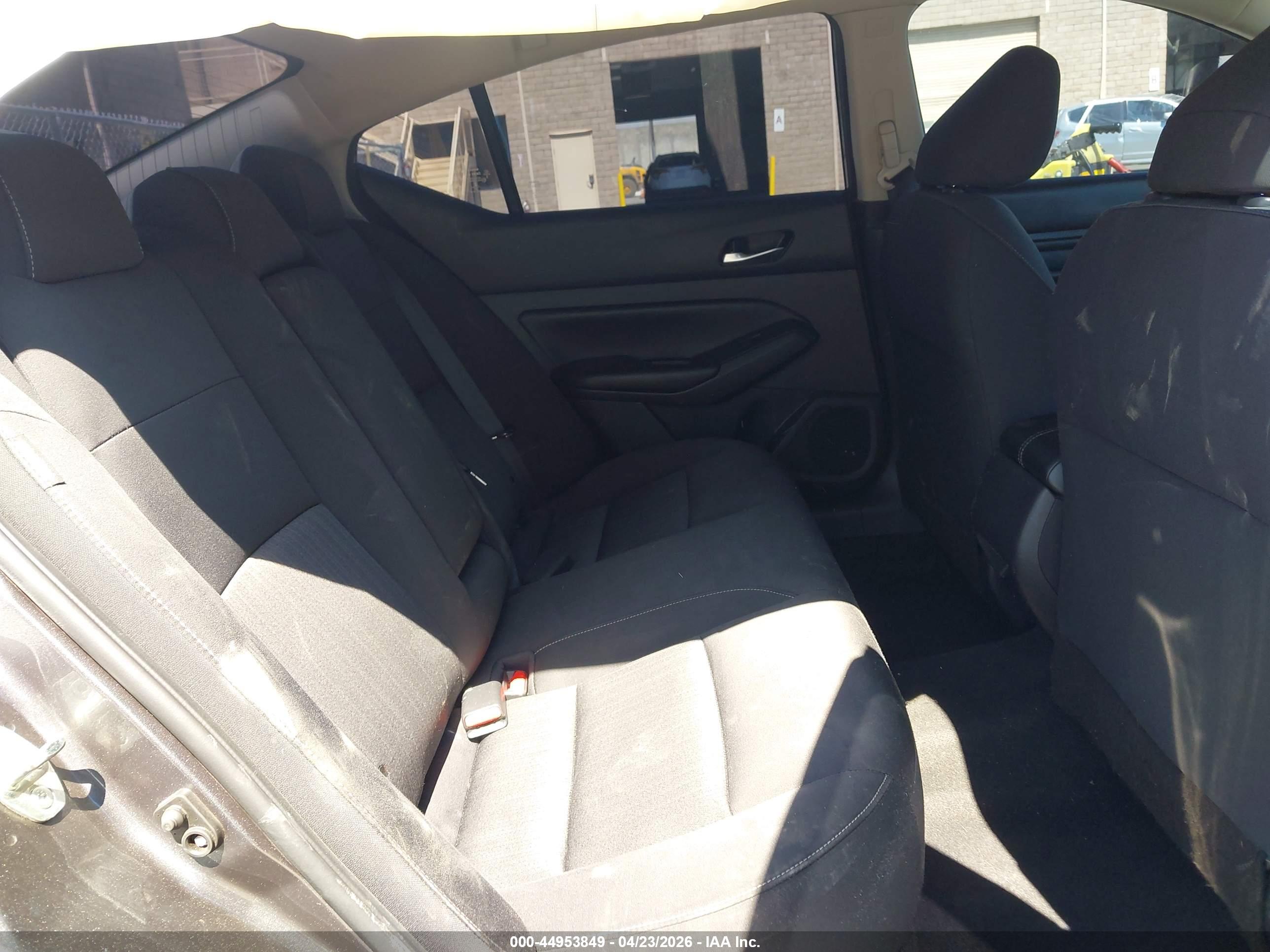 NISSAN ALTIMA image 8