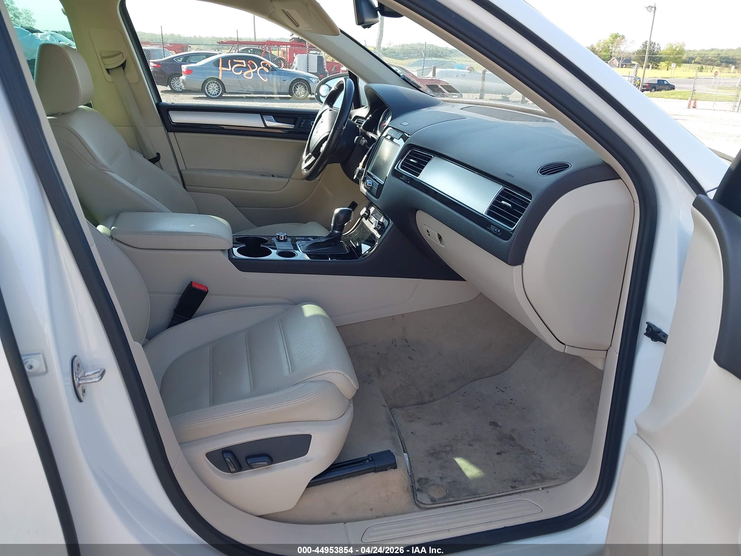 VOLKSWAGEN TOUAREG image 5