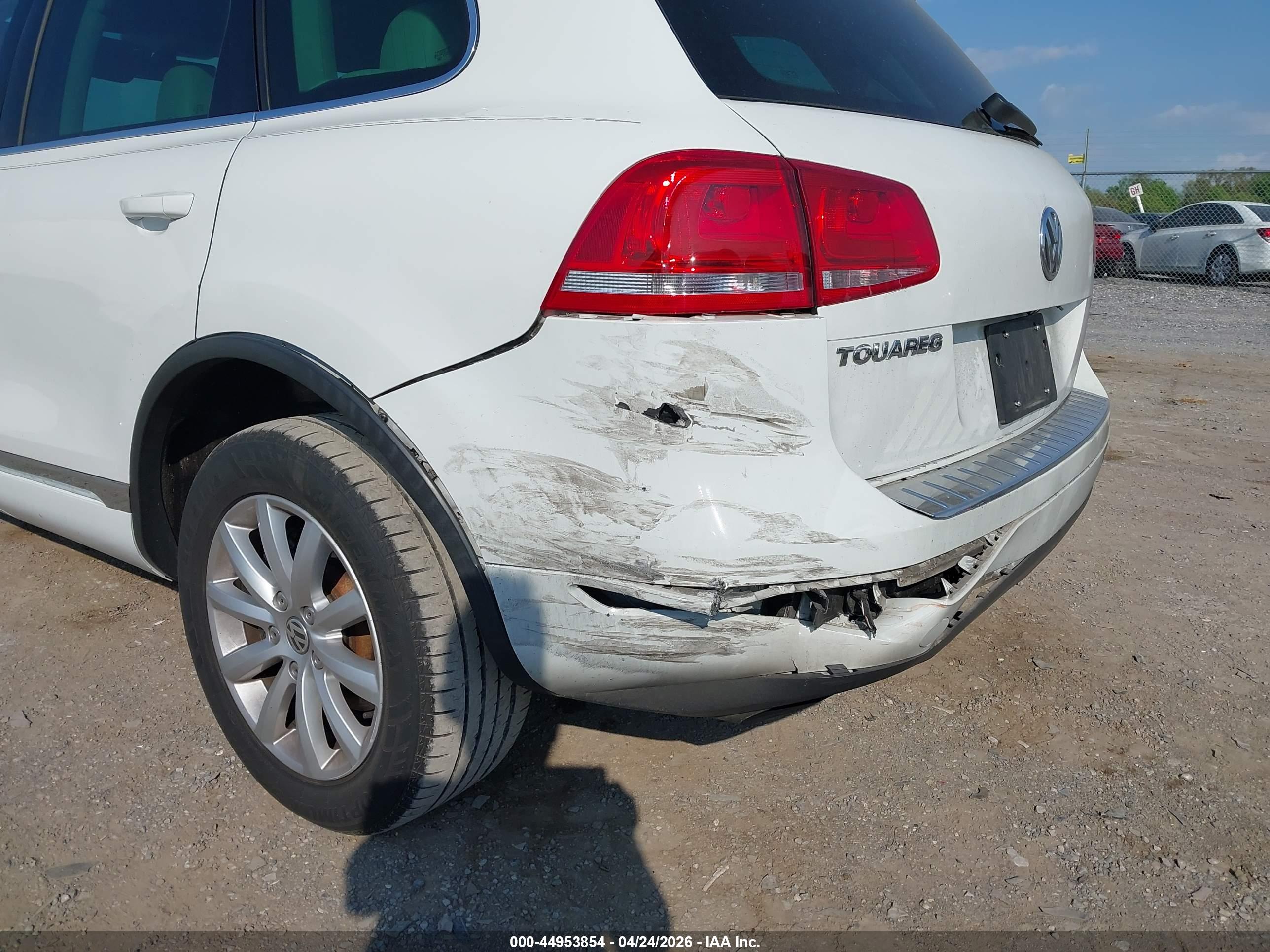 VOLKSWAGEN TOUAREG image 6