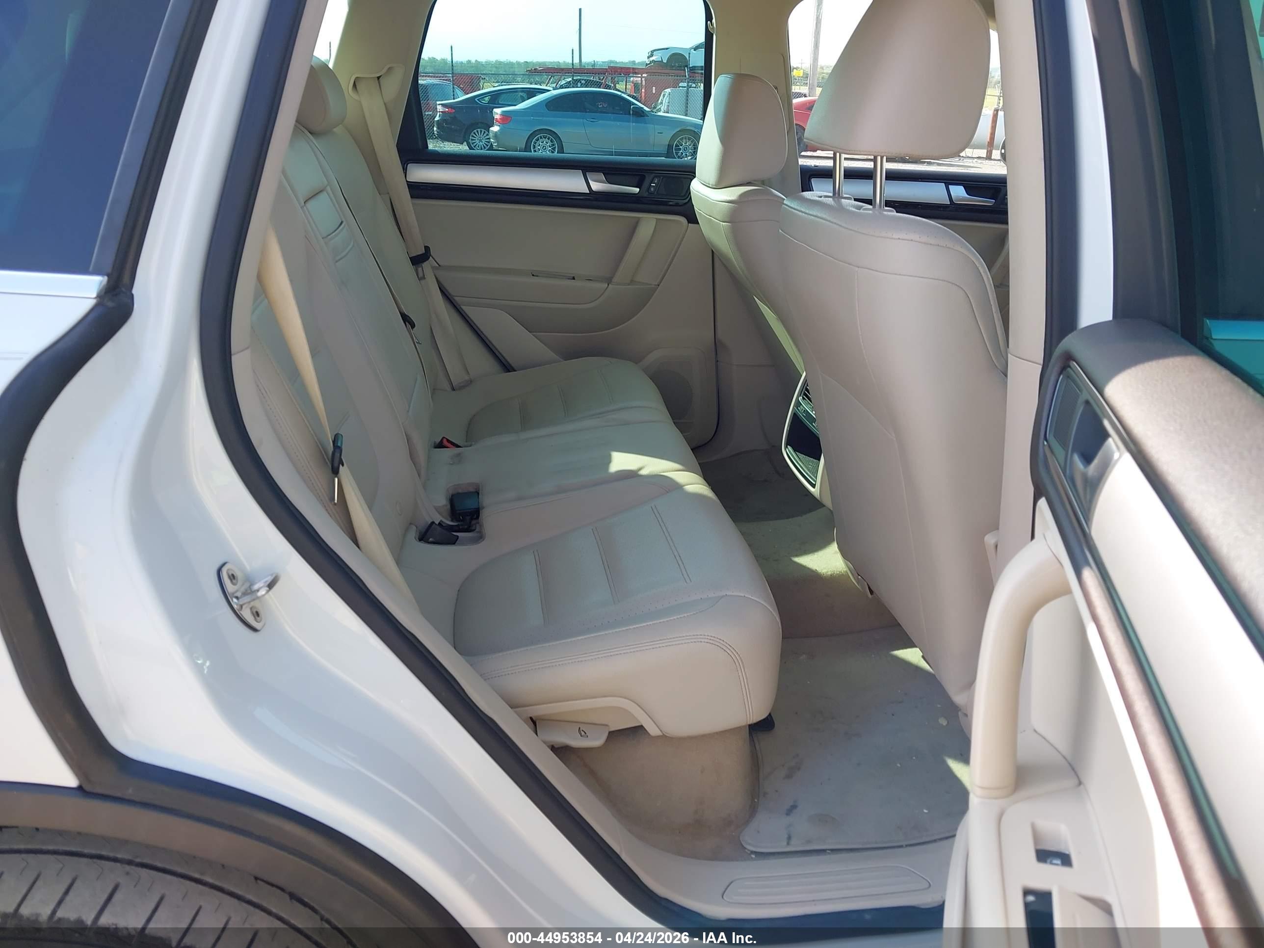 VOLKSWAGEN TOUAREG image 8