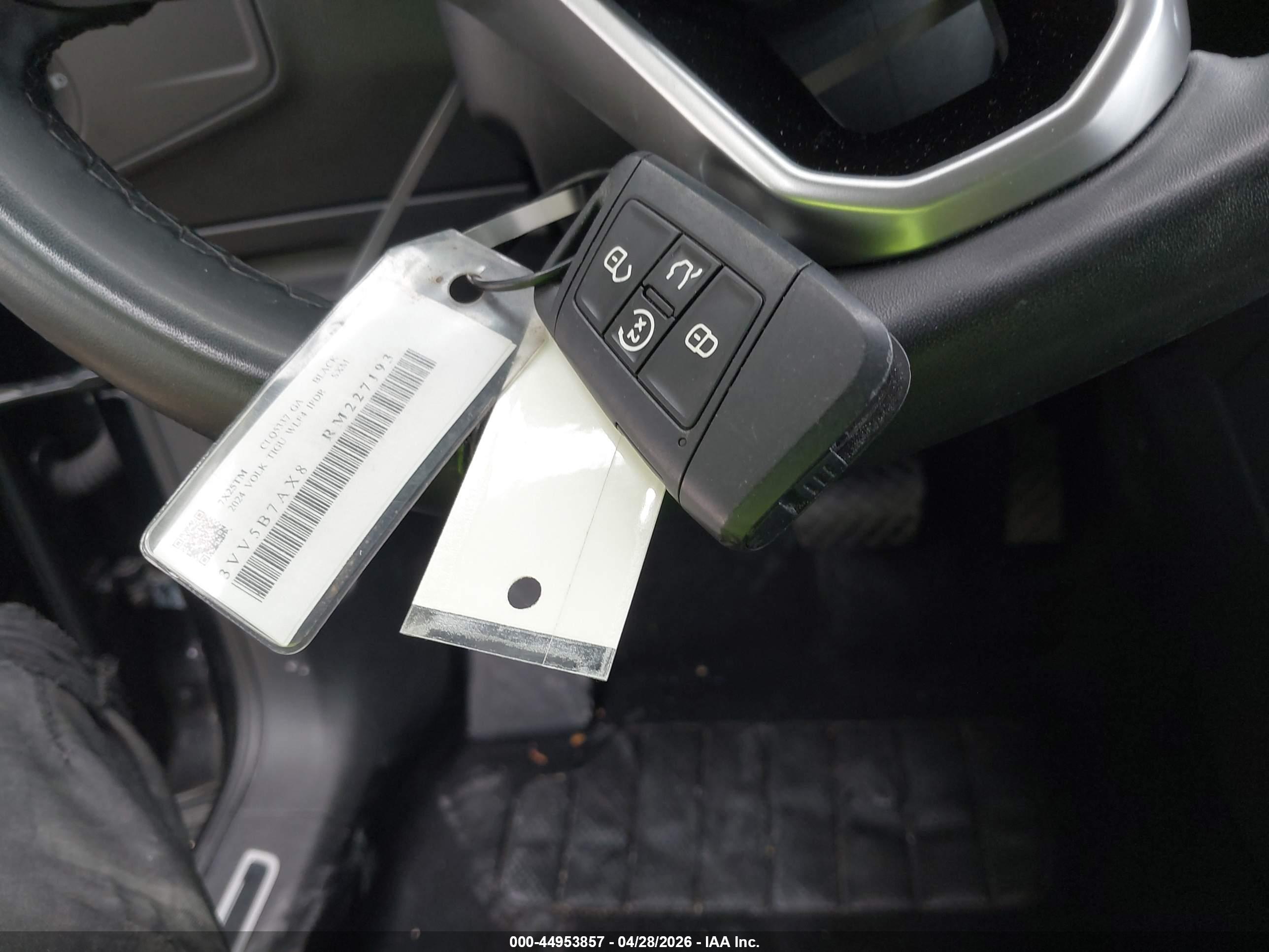 VOLKSWAGEN TIGUAN image 11