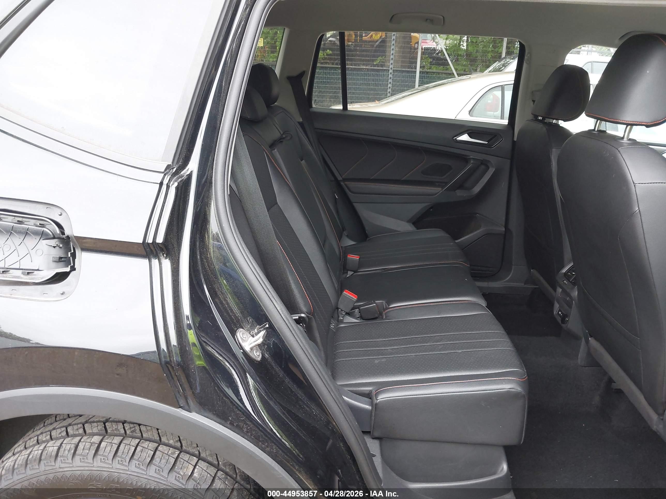 VOLKSWAGEN TIGUAN image 8
