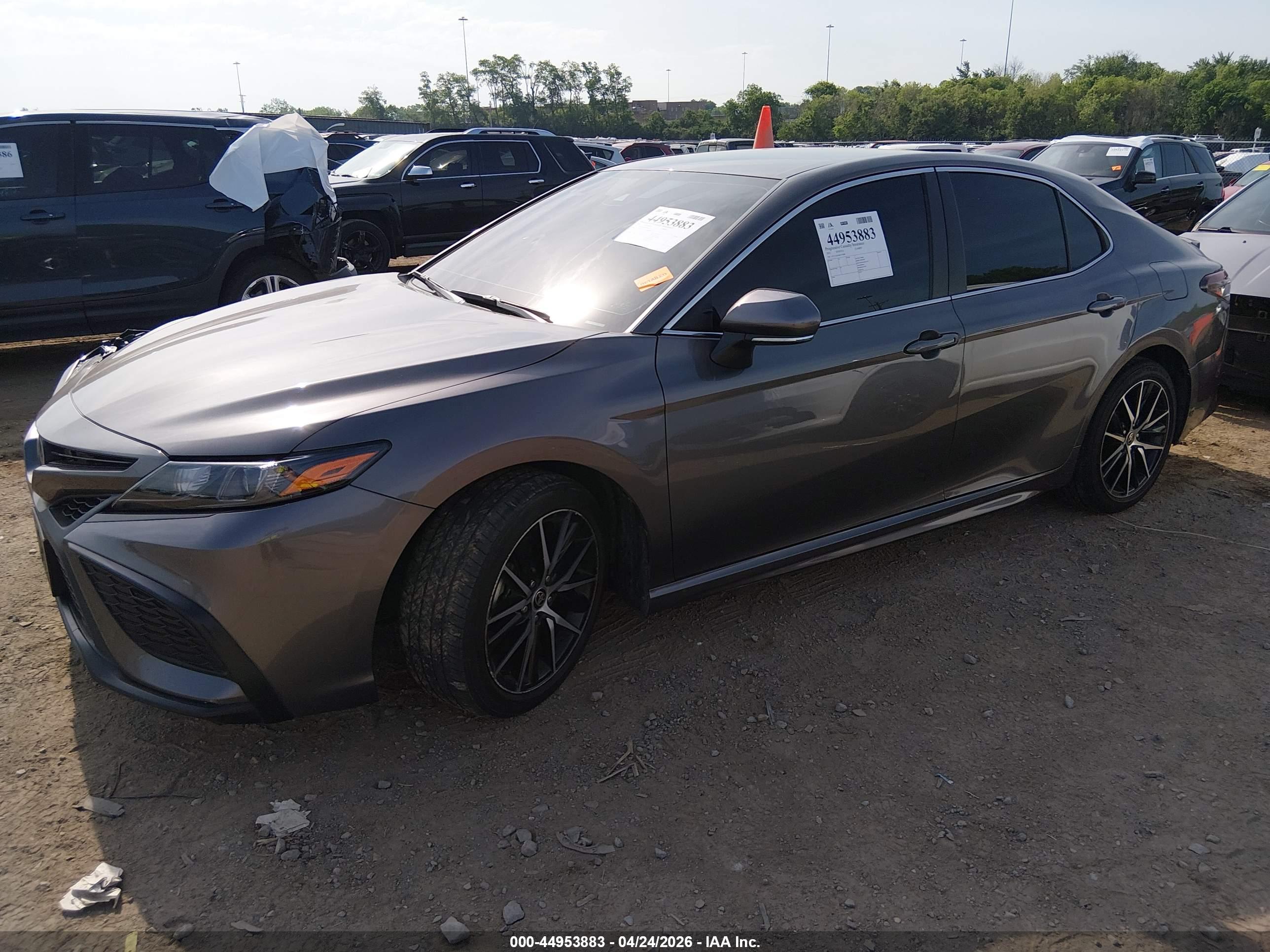 TOYOTA CAMRY image 2