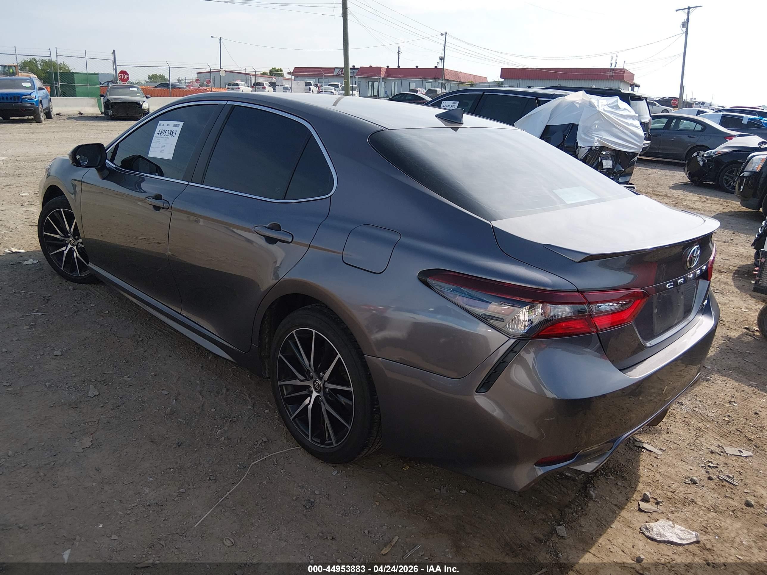 TOYOTA CAMRY image 3