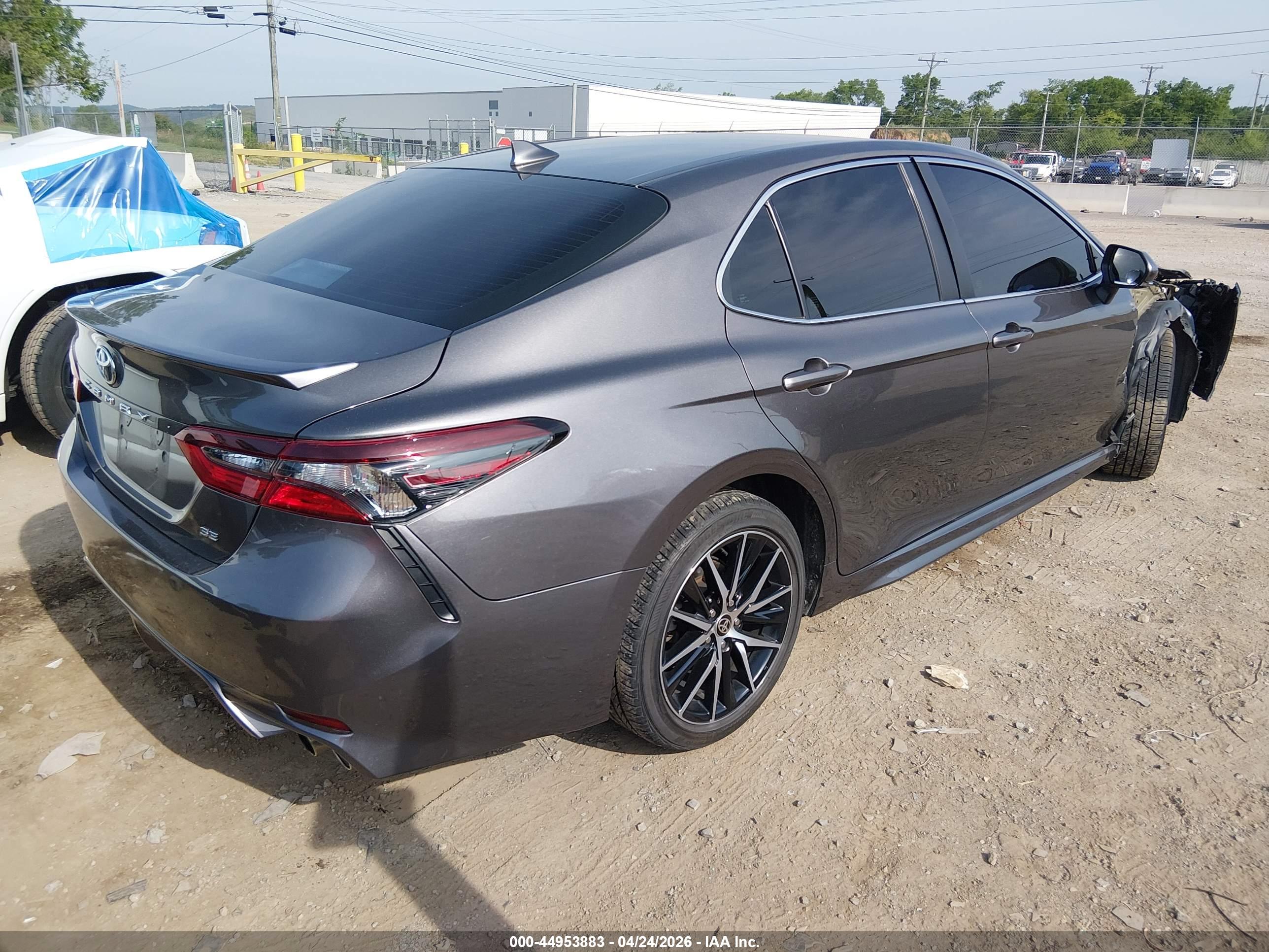 TOYOTA CAMRY image 4