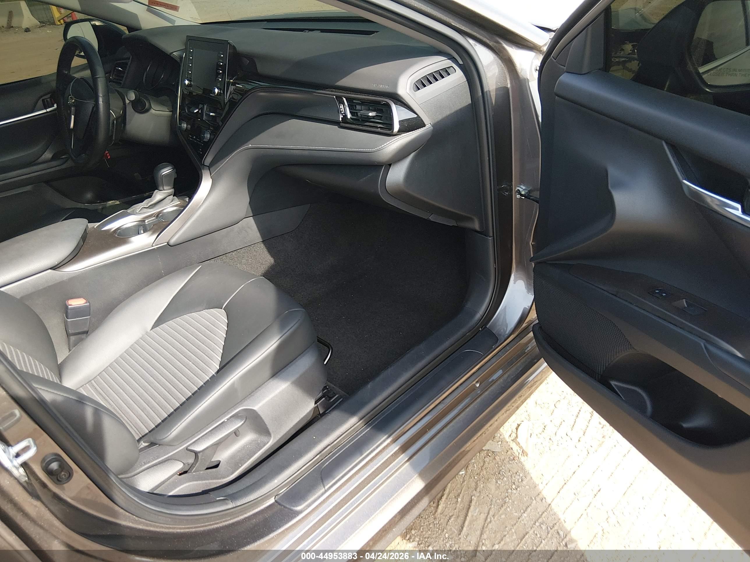 TOYOTA CAMRY image 5