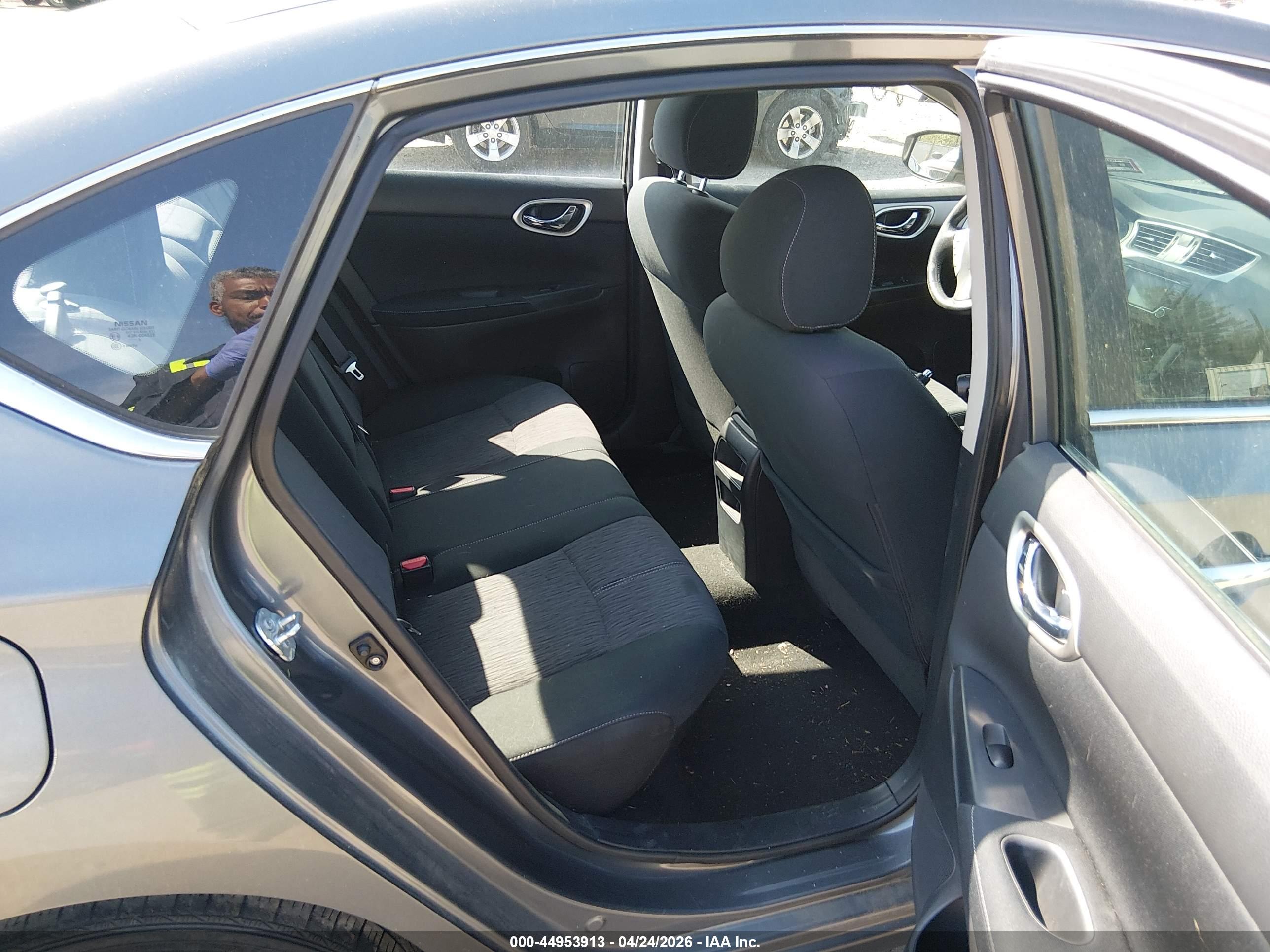 NISSAN SENTRA image 8