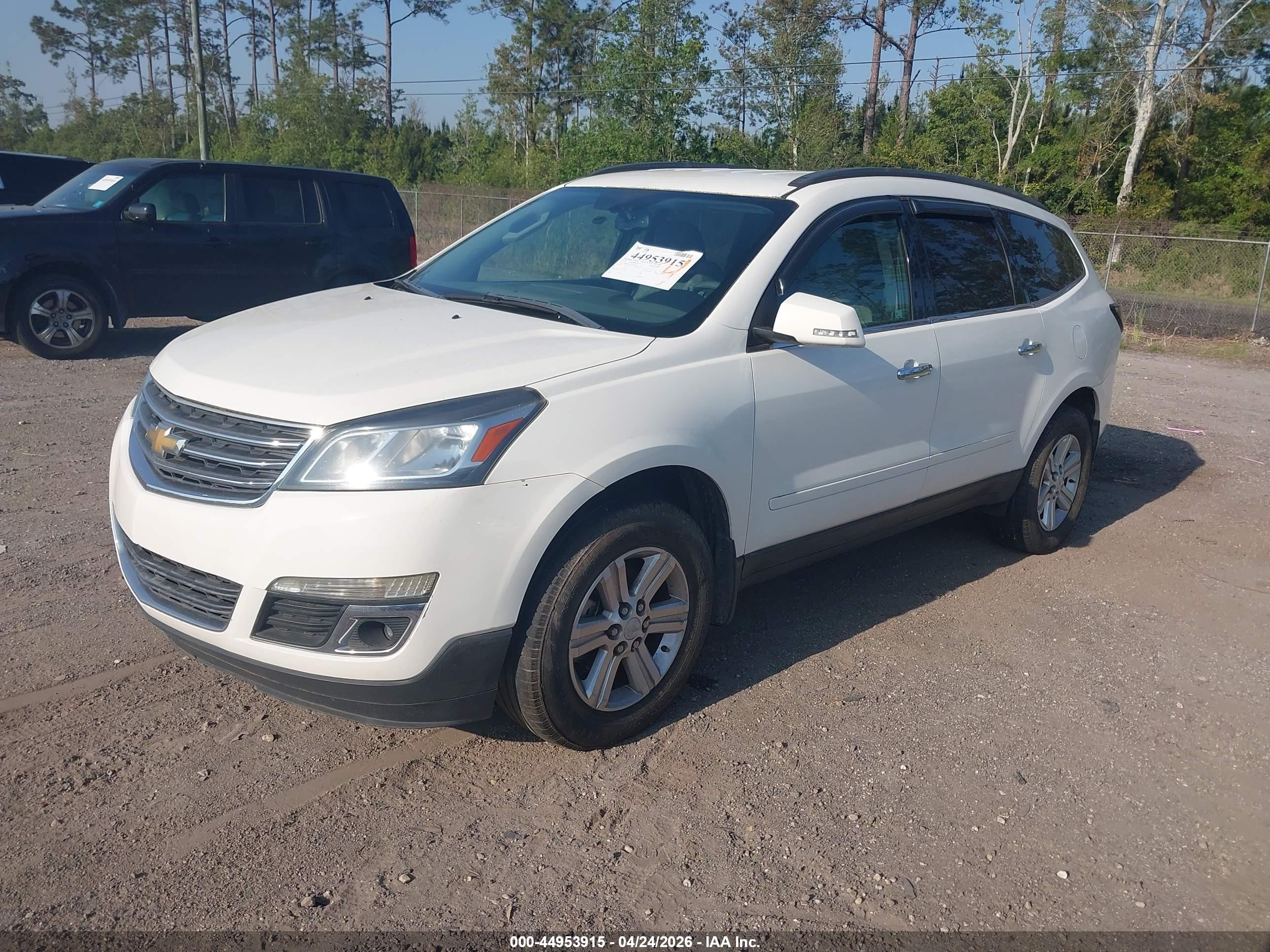 CHEVROLET TRAVERSE image 2