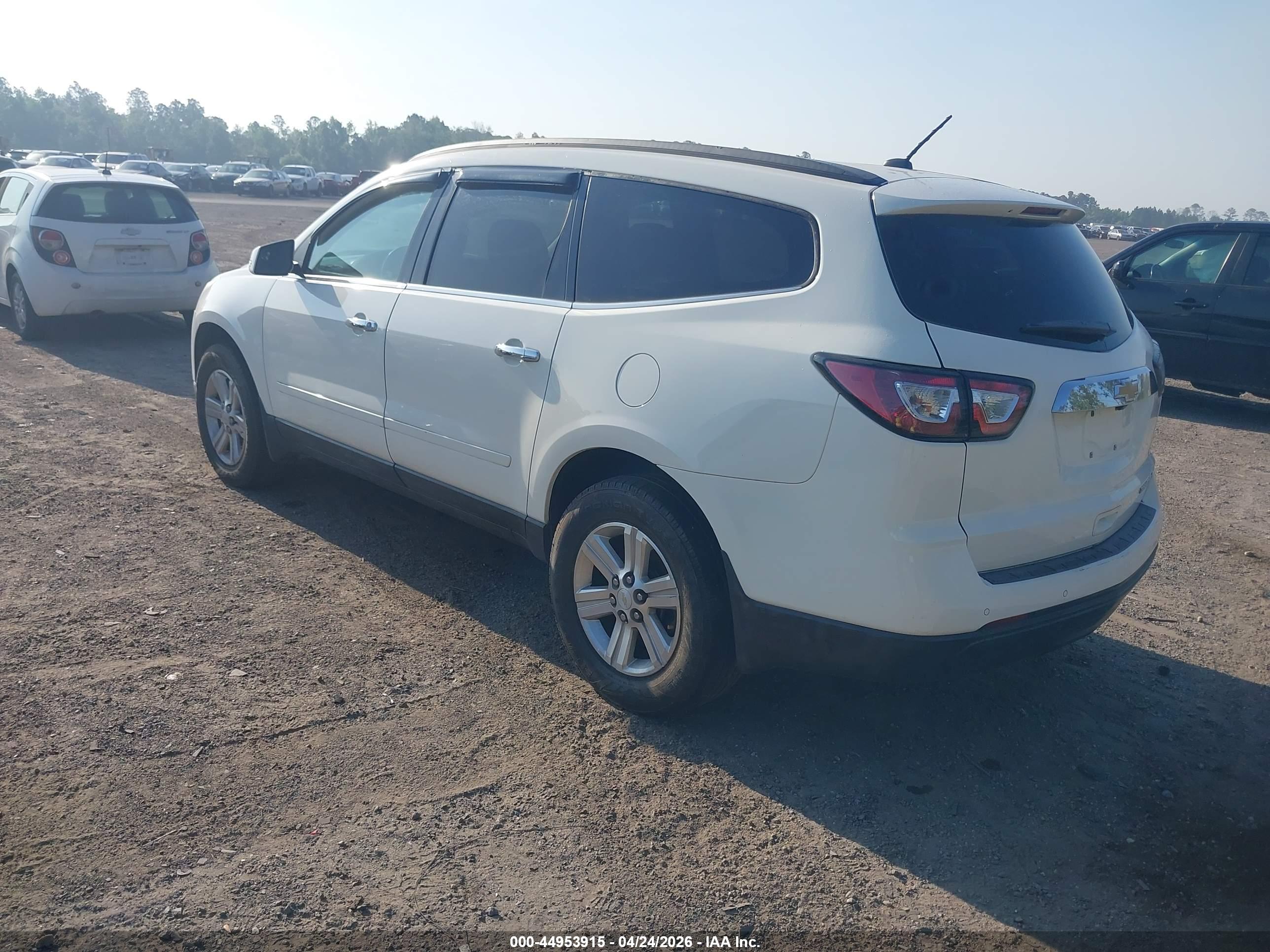 CHEVROLET TRAVERSE image 3