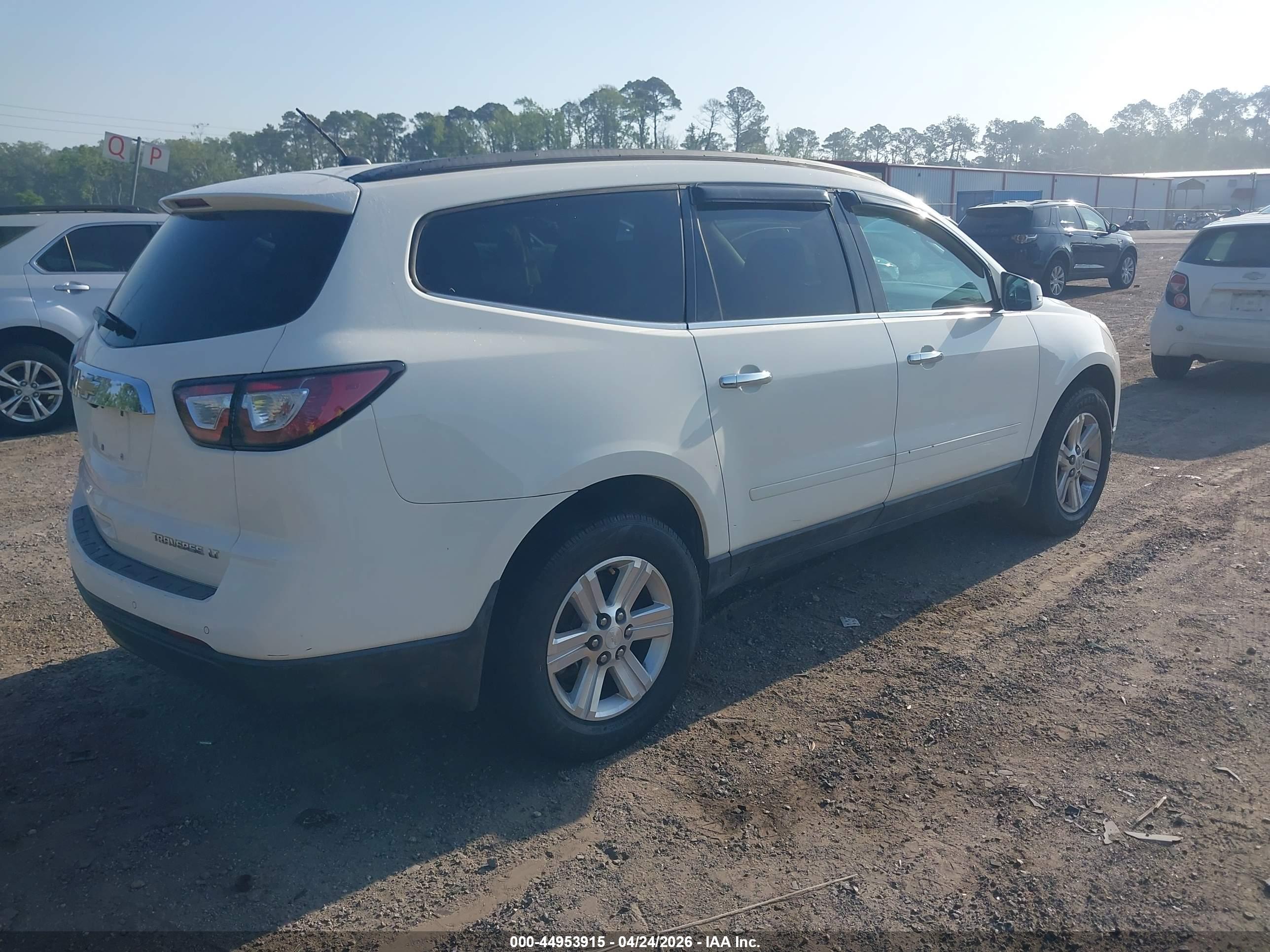 CHEVROLET TRAVERSE image 4