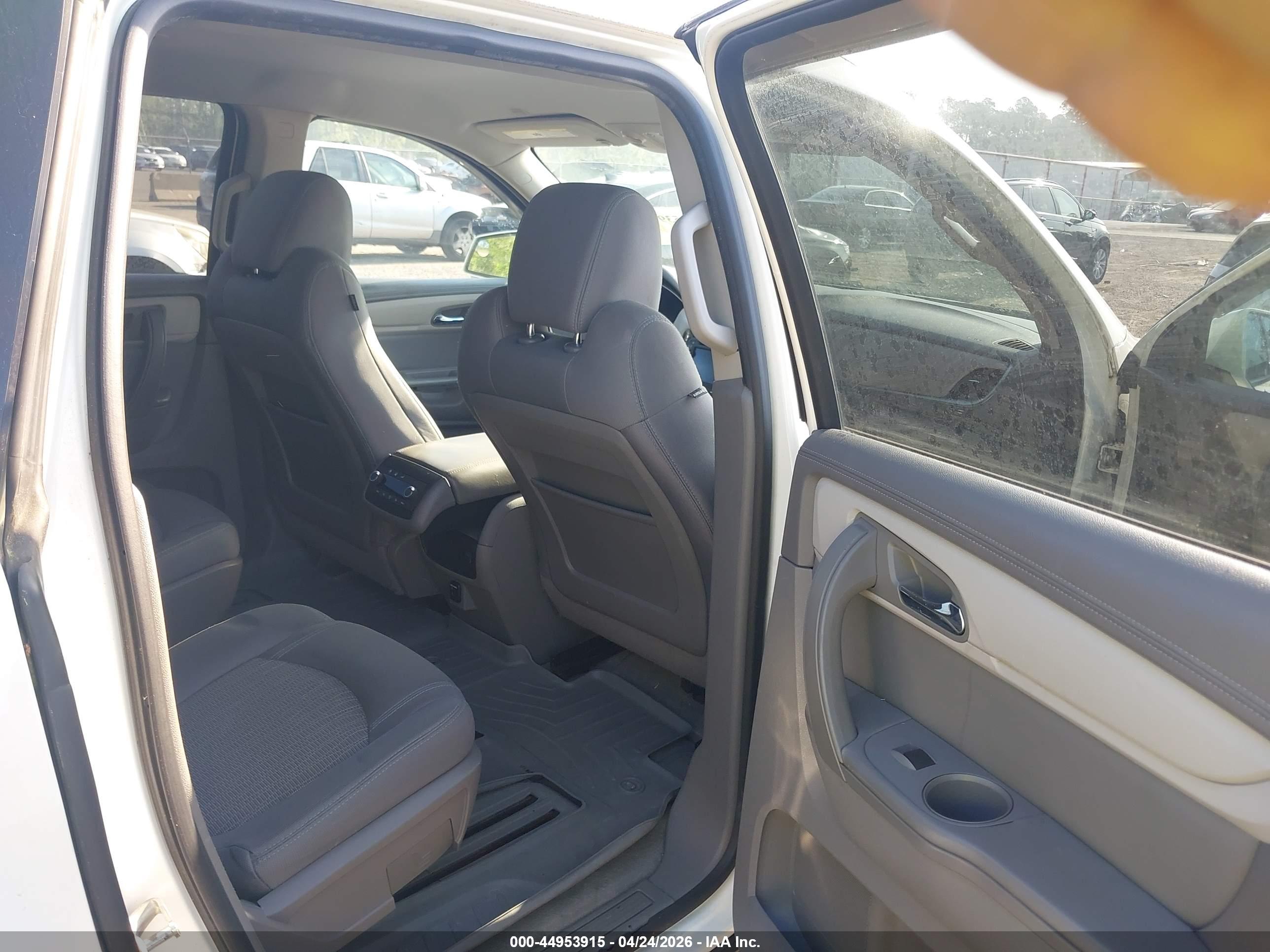 CHEVROLET TRAVERSE image 8