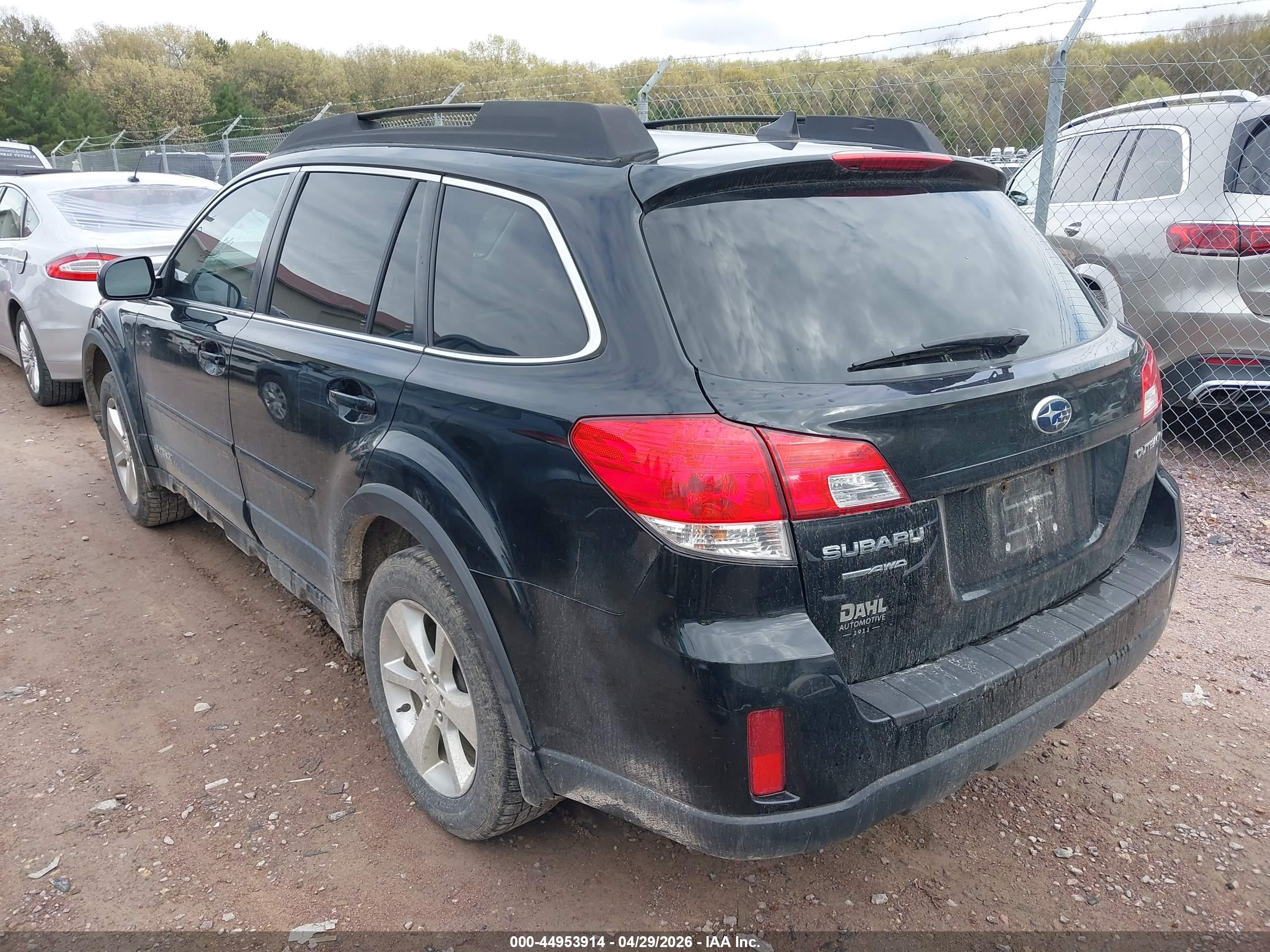 SUBARU OUTBACK image 3