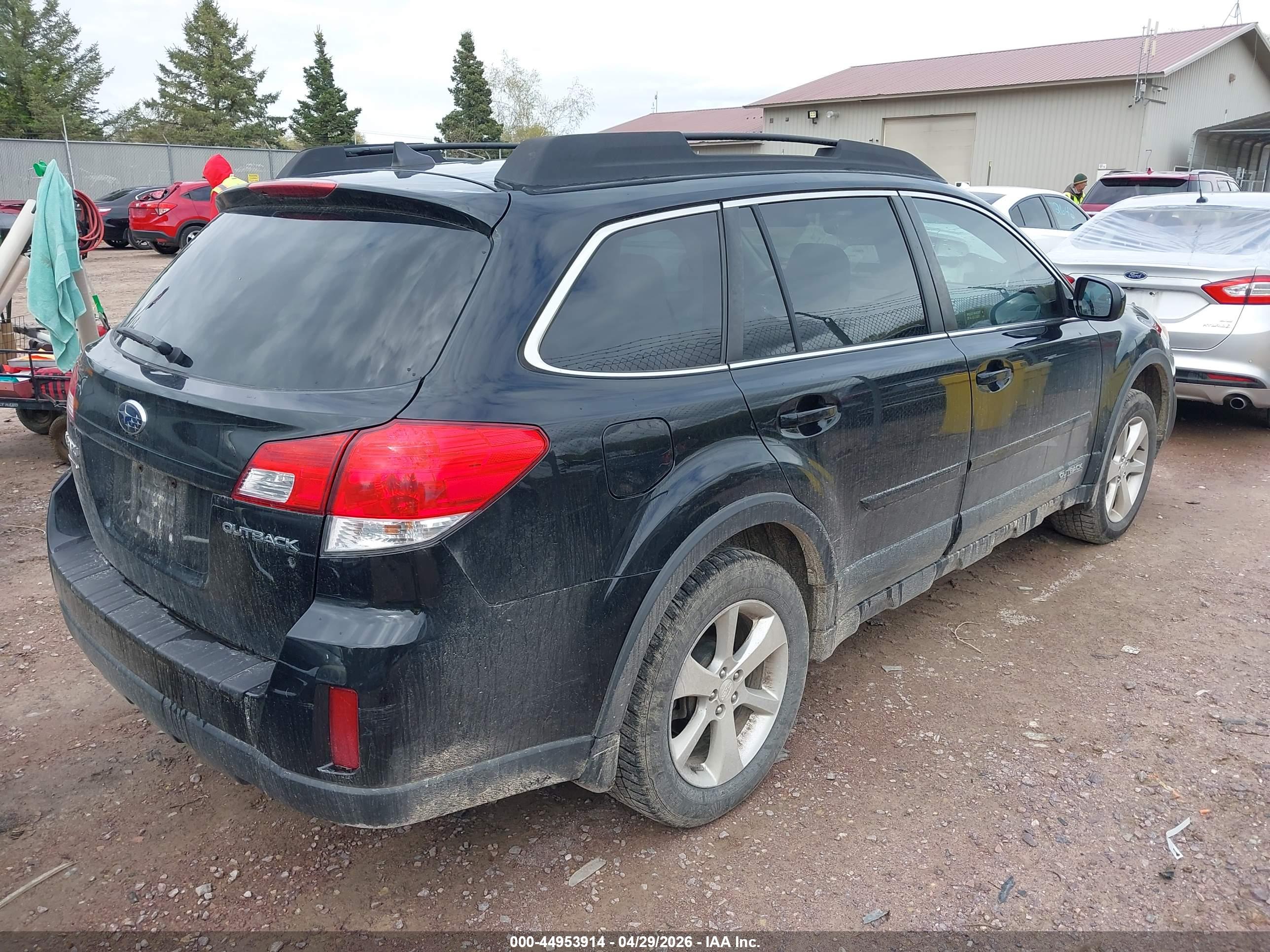 SUBARU OUTBACK image 4