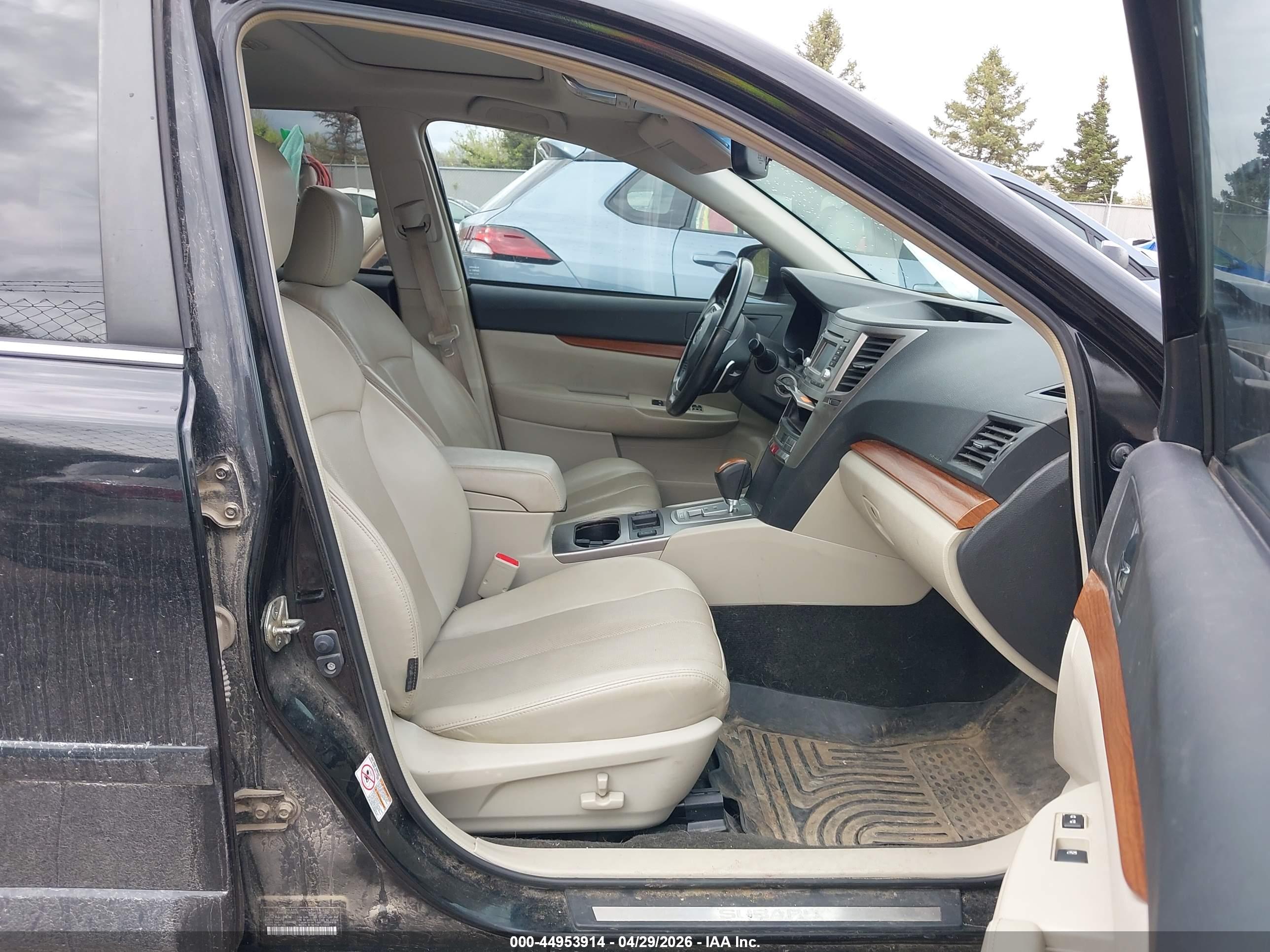 SUBARU OUTBACK image 5