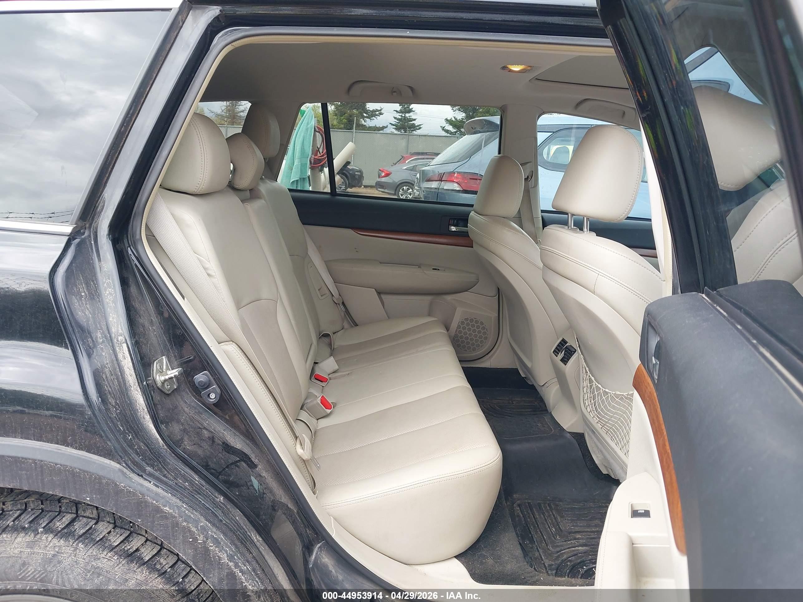 SUBARU OUTBACK image 8