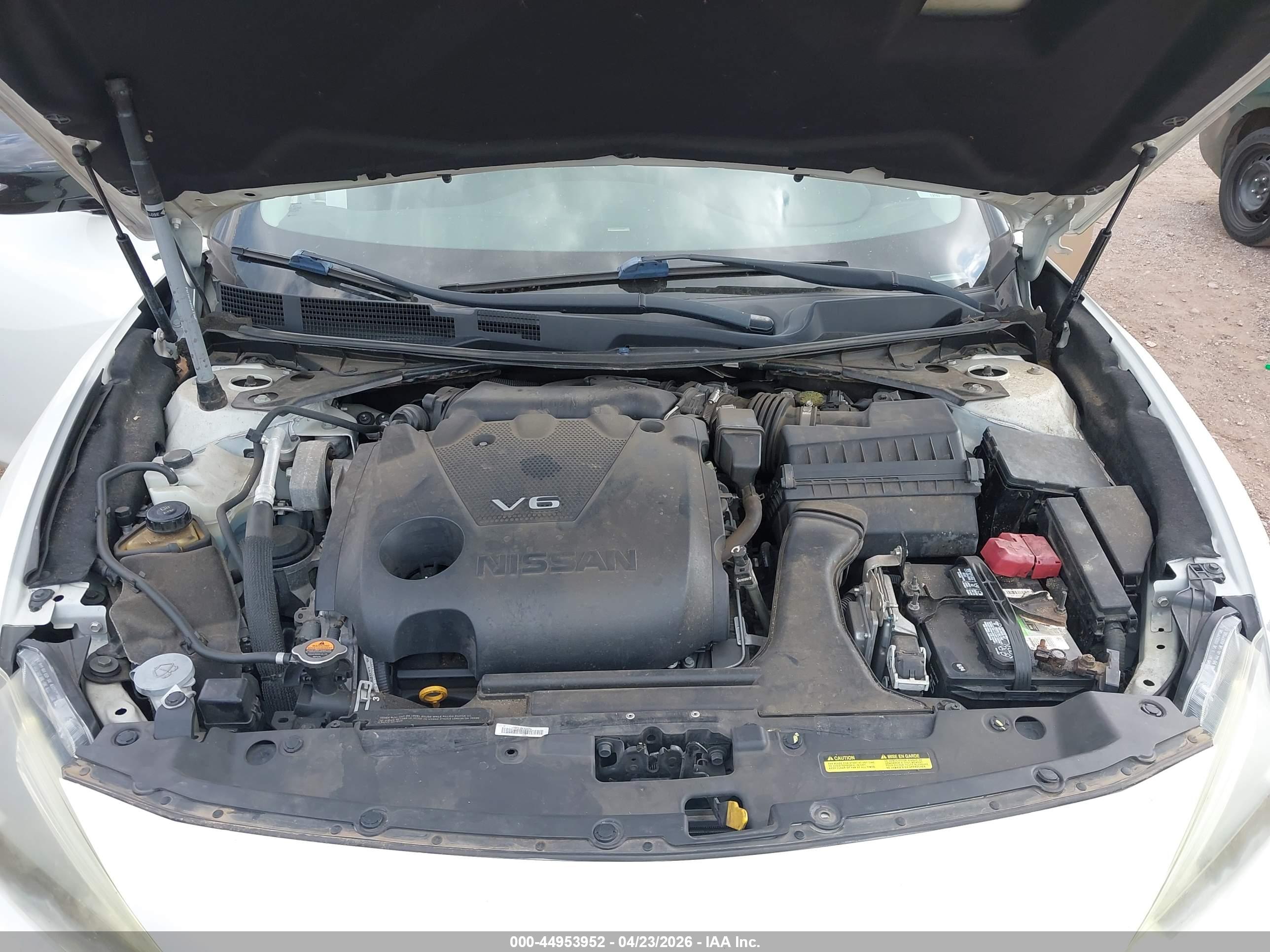 NISSAN MAXIMA image 10