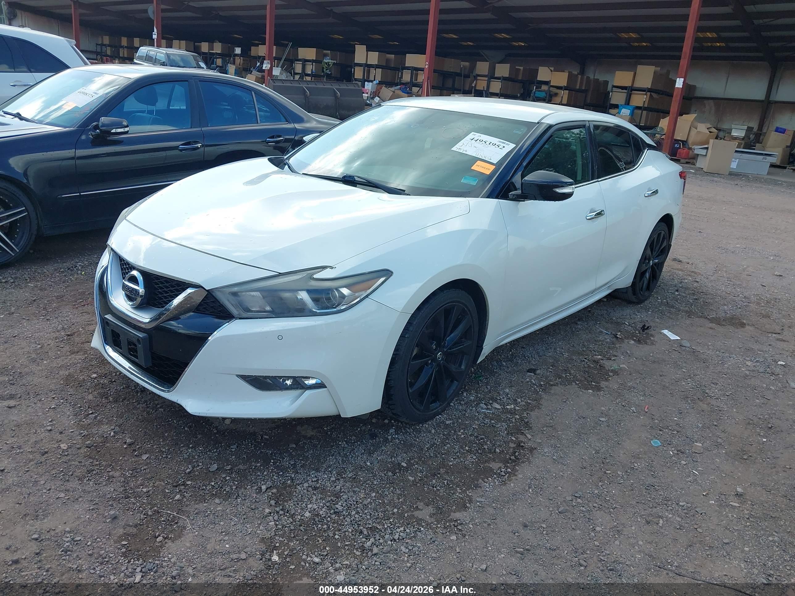NISSAN MAXIMA image 2