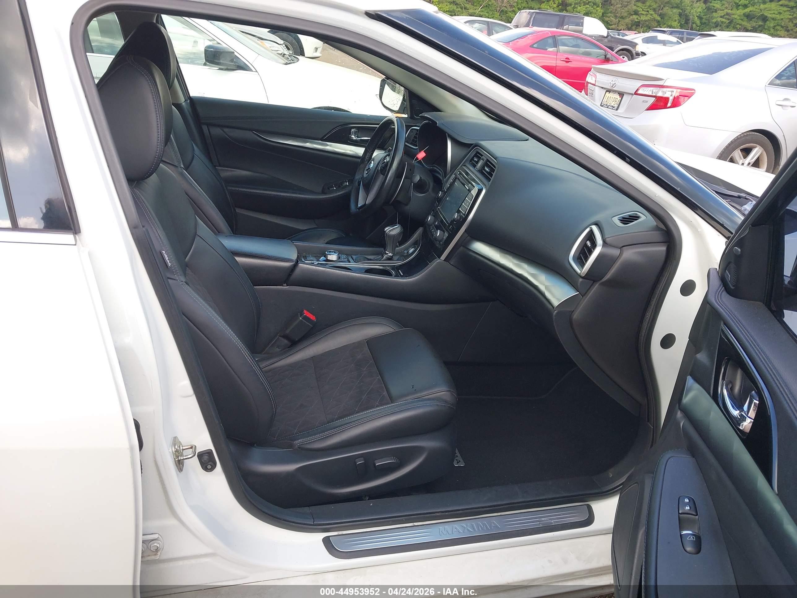 NISSAN MAXIMA image 5