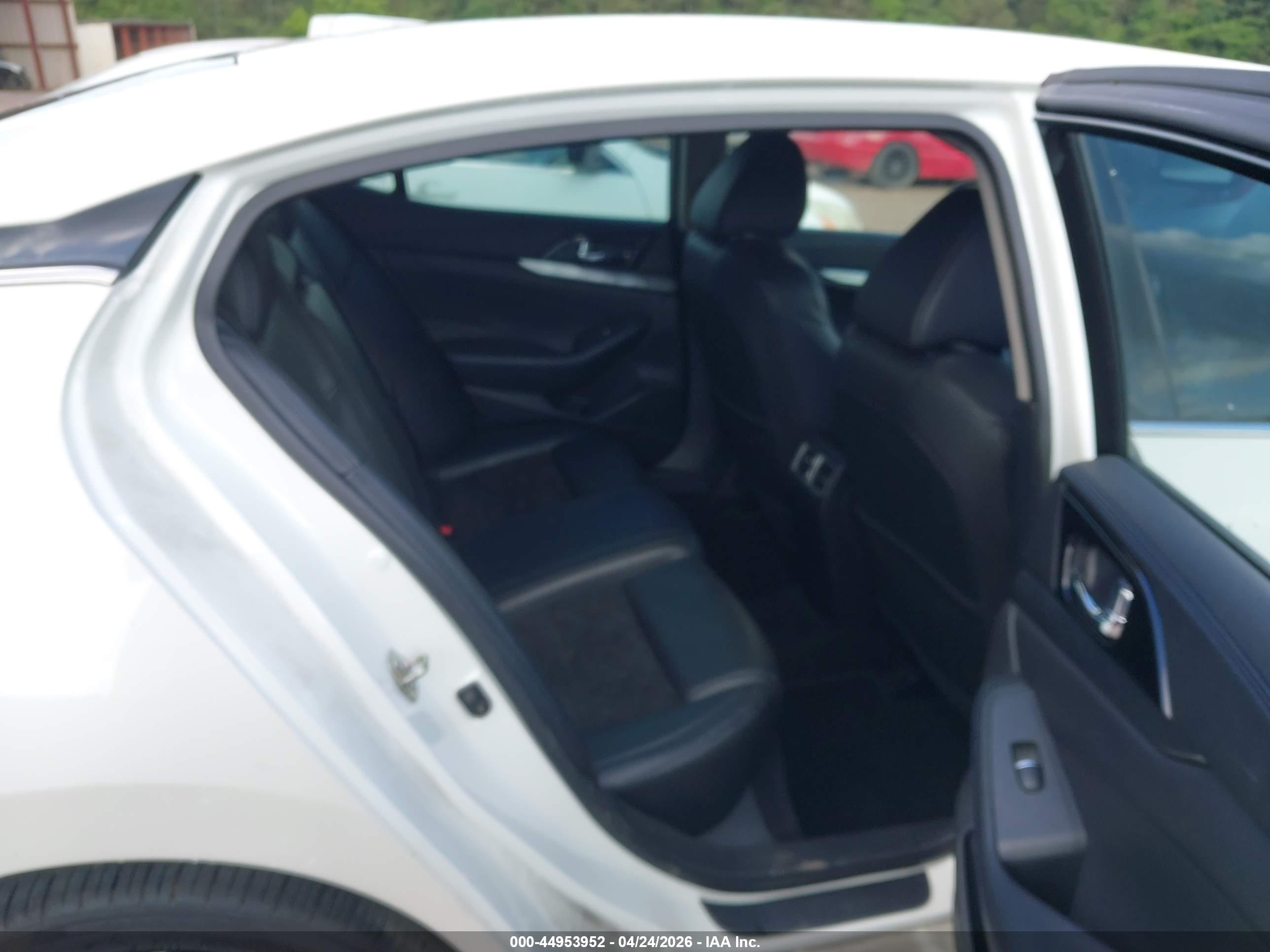NISSAN MAXIMA image 8