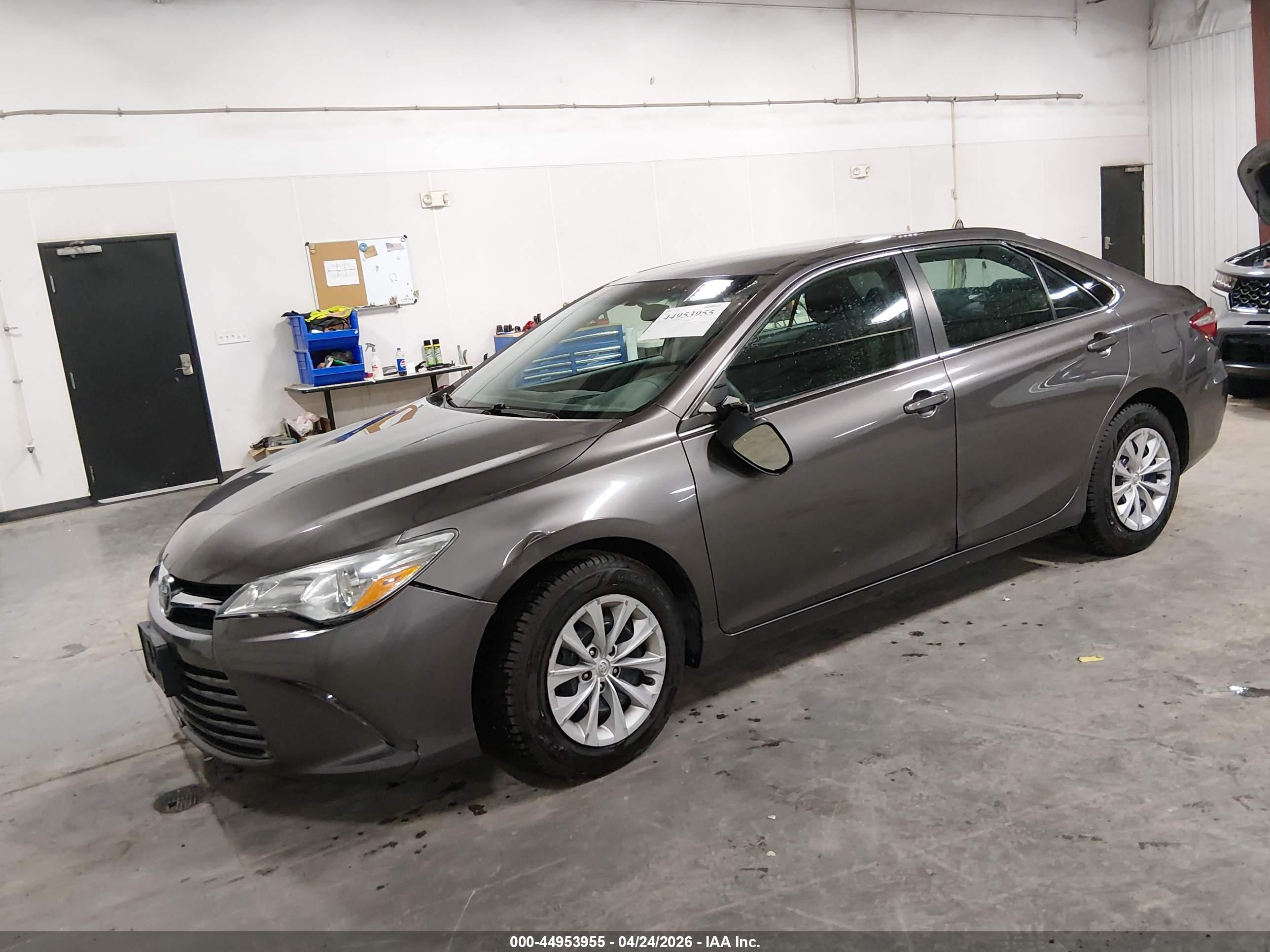 TOYOTA CAMRY image 2
