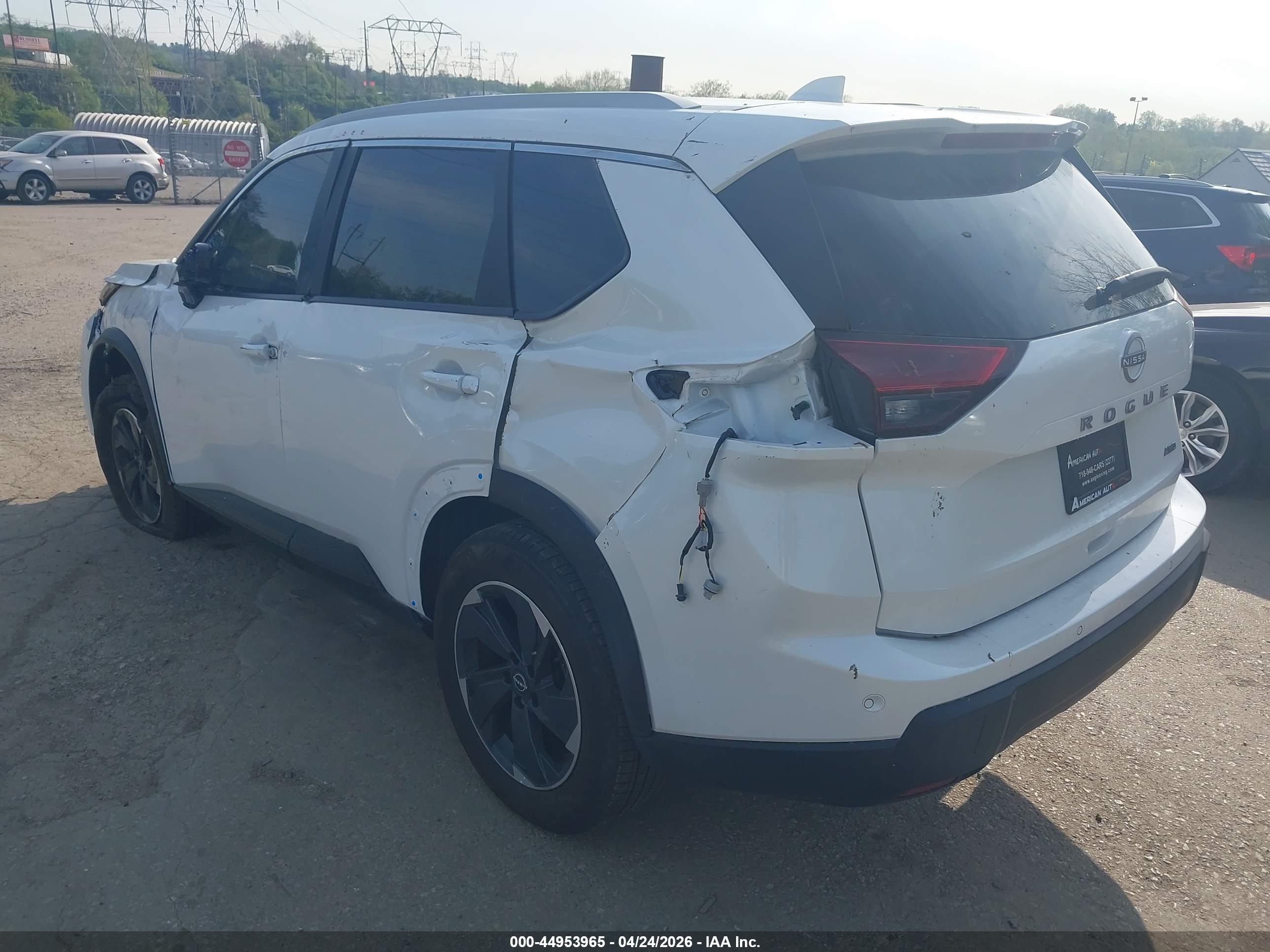 NISSAN ROGUE image 3