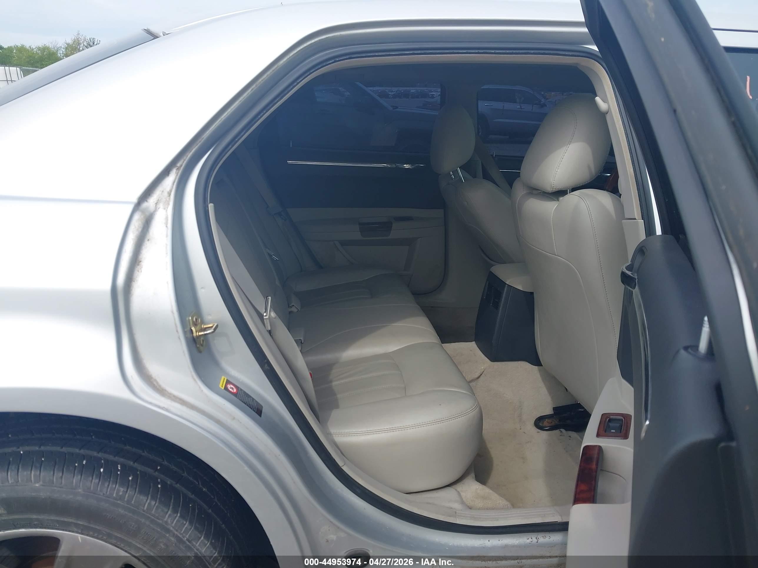 CHRYSLER 300C image 8