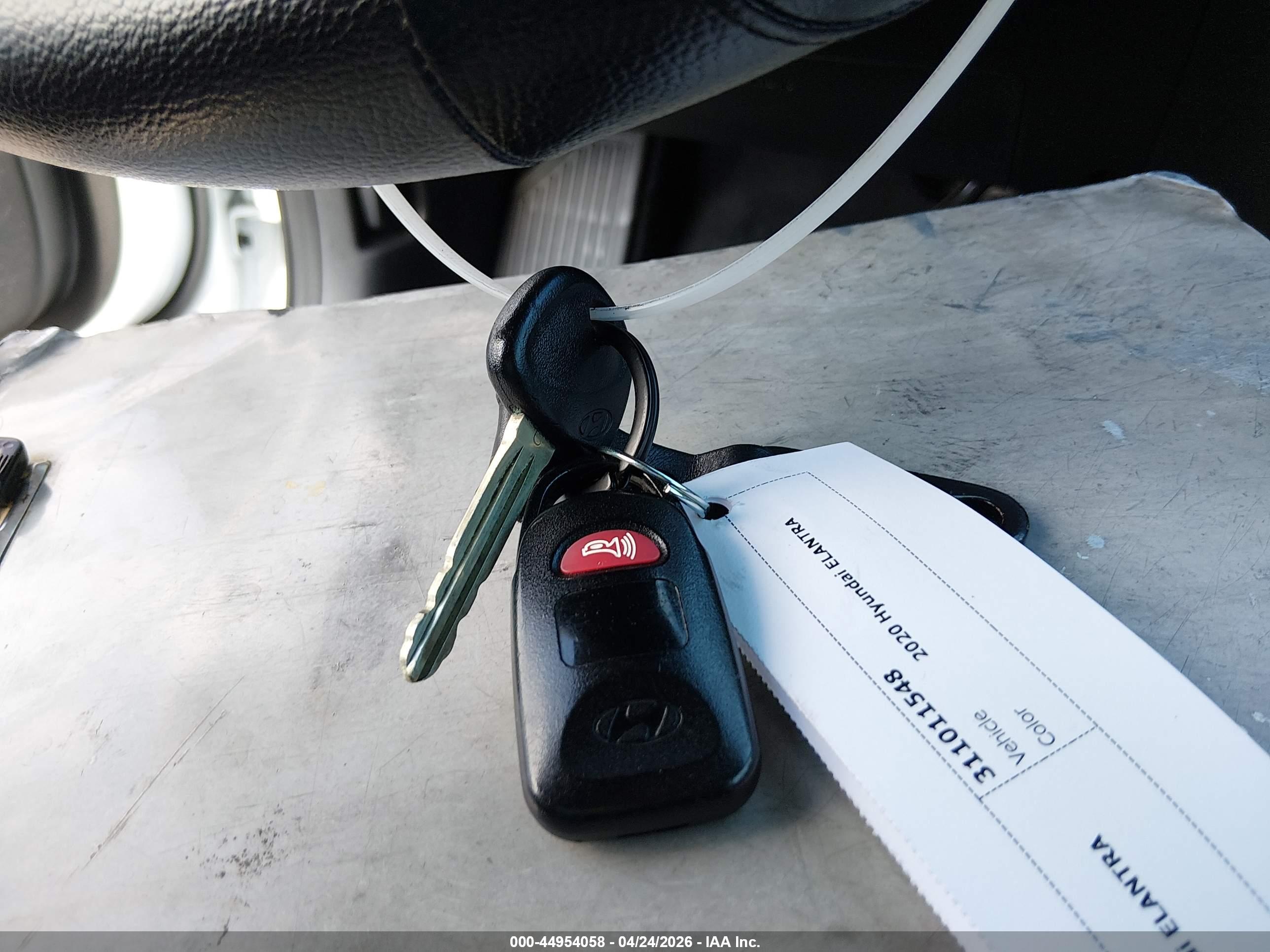 HYUNDAI ELANTRA image 11