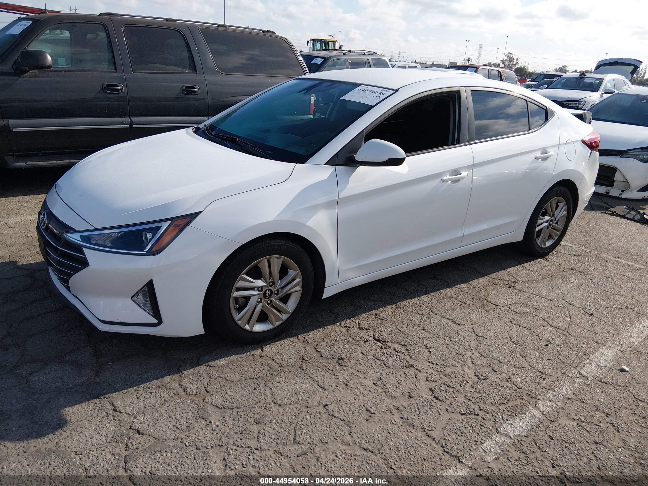 HYUNDAI ELANTRA image 2