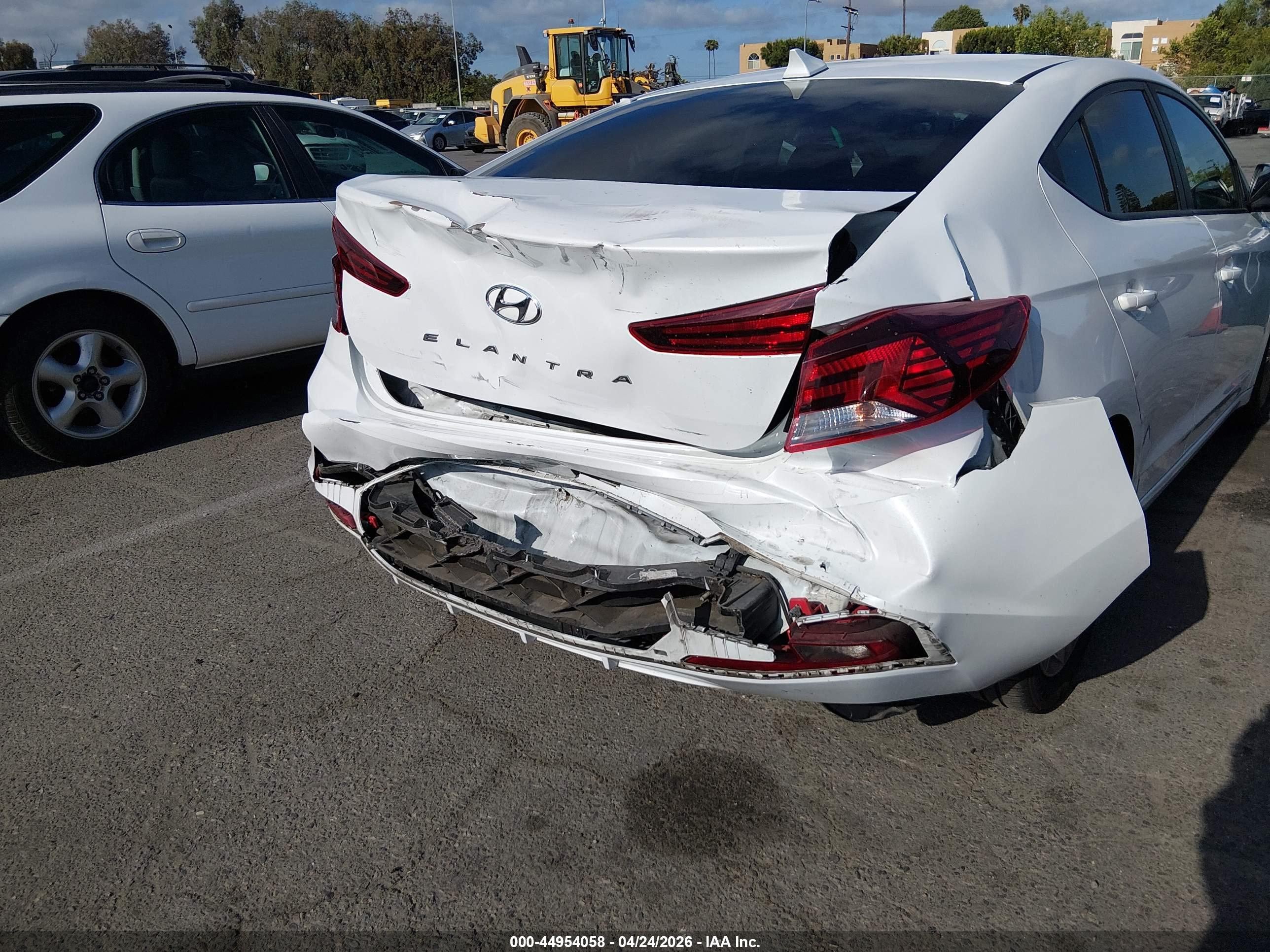 HYUNDAI ELANTRA image 6