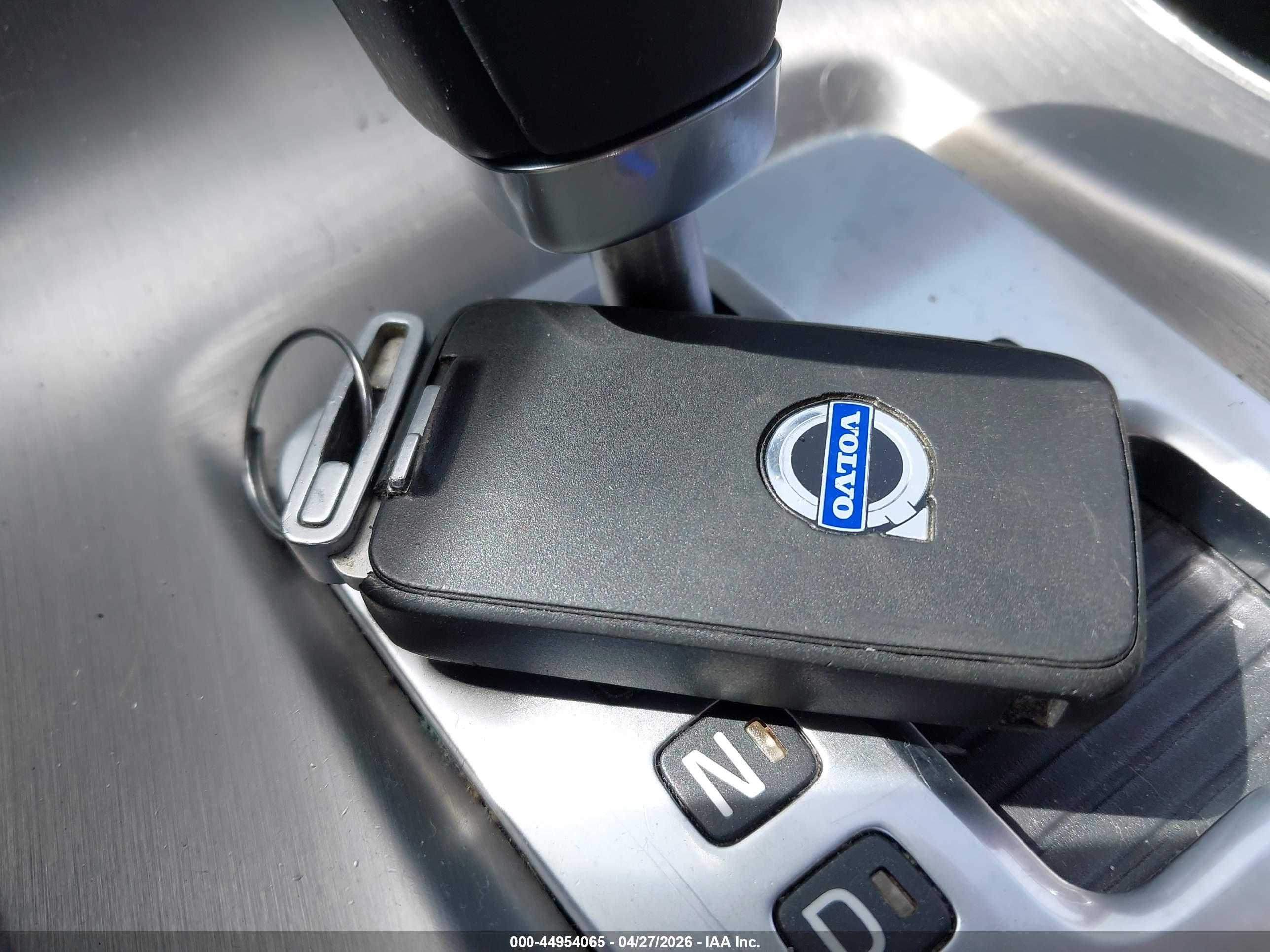 VOLVO XC60 image 11