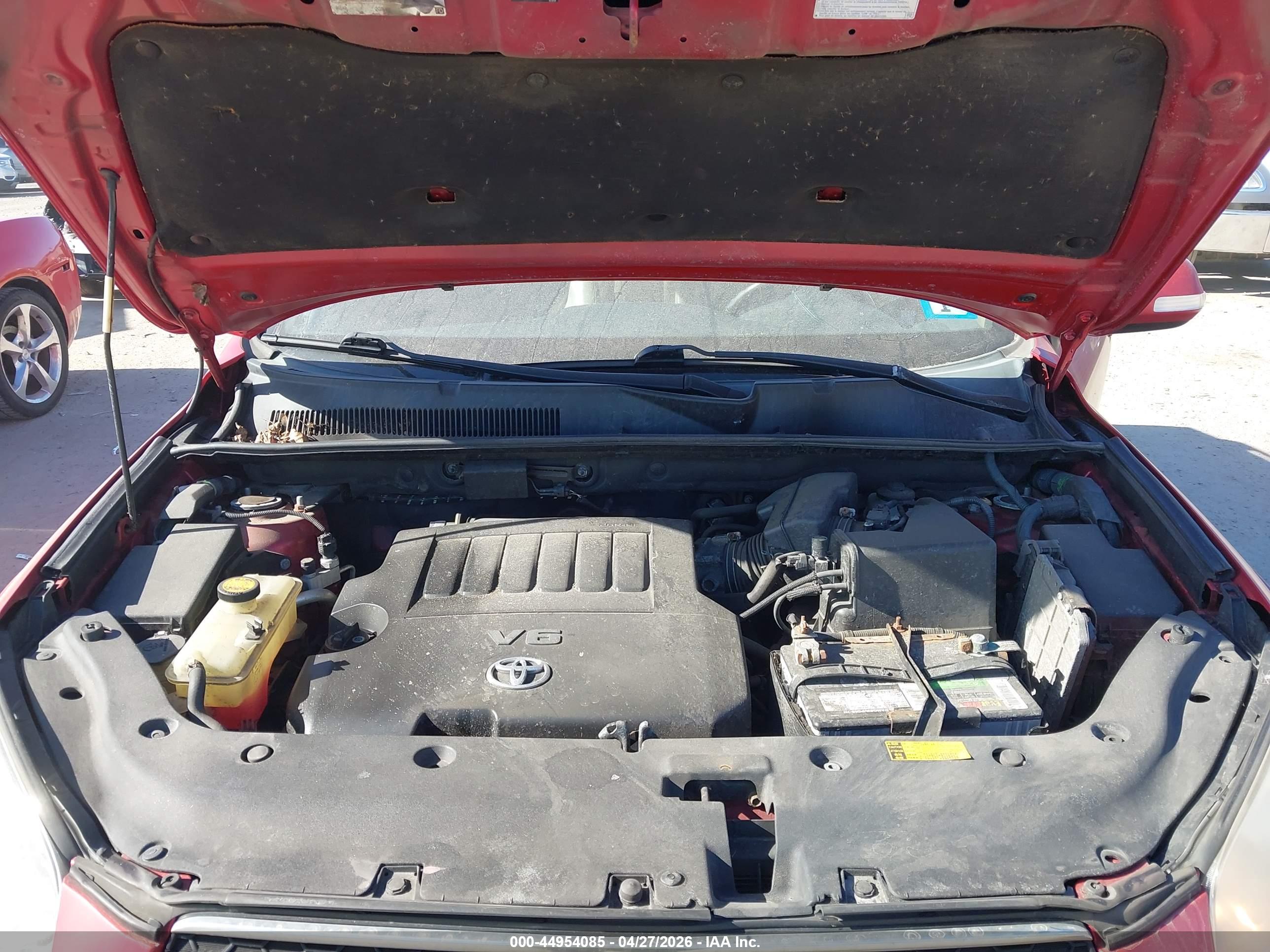 TOYOTA RAV4 image 10