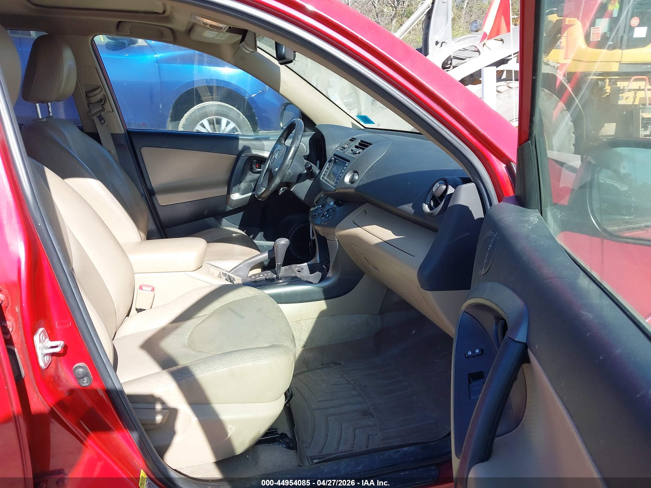 TOYOTA RAV4 image 5