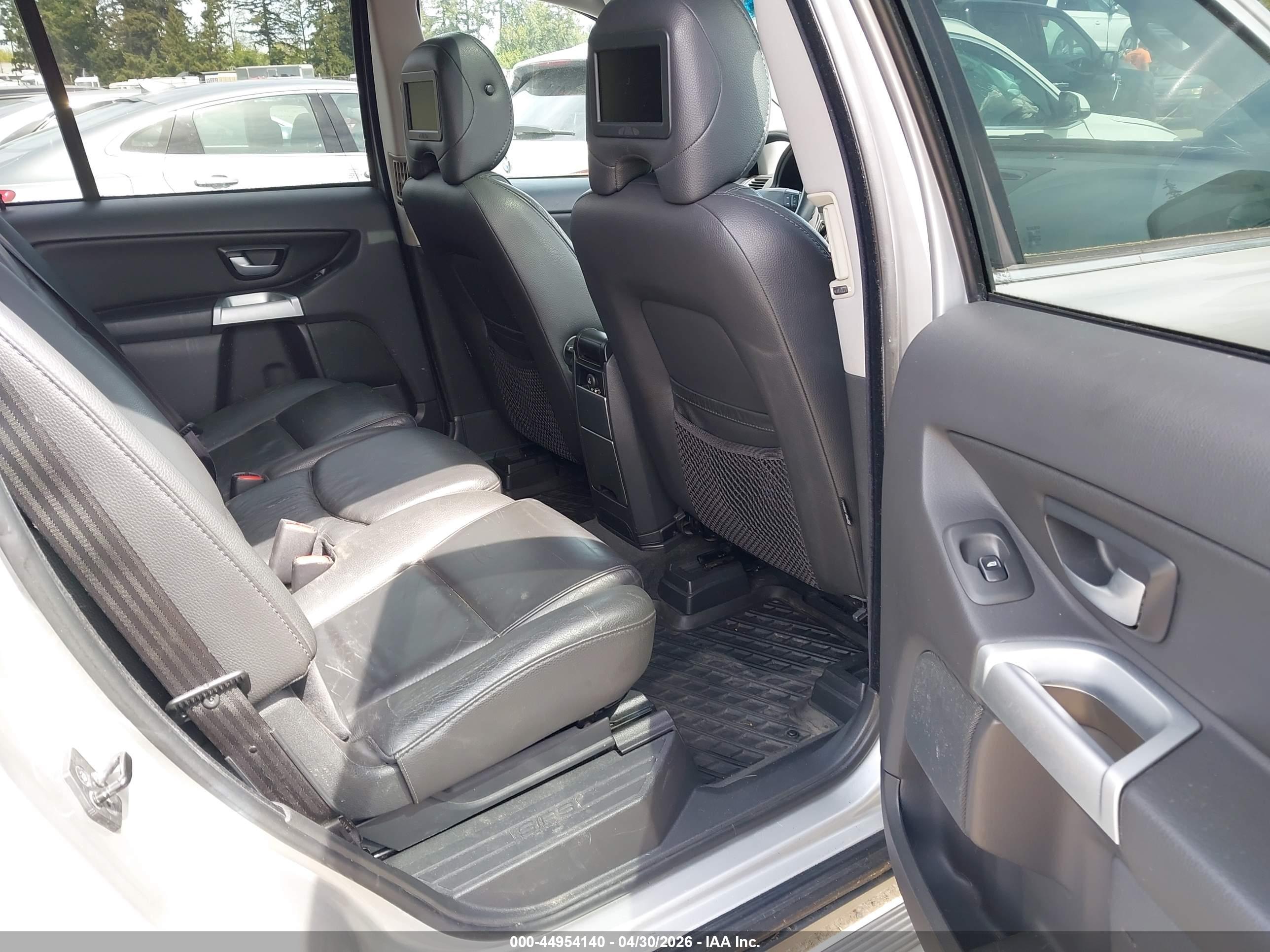 VOLVO XC90 image 8