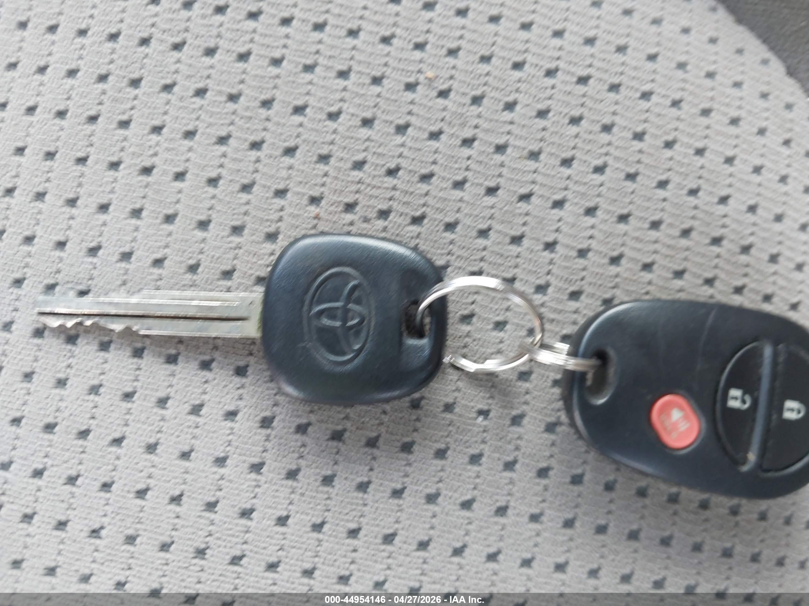 TOYOTA SIENNA image 11