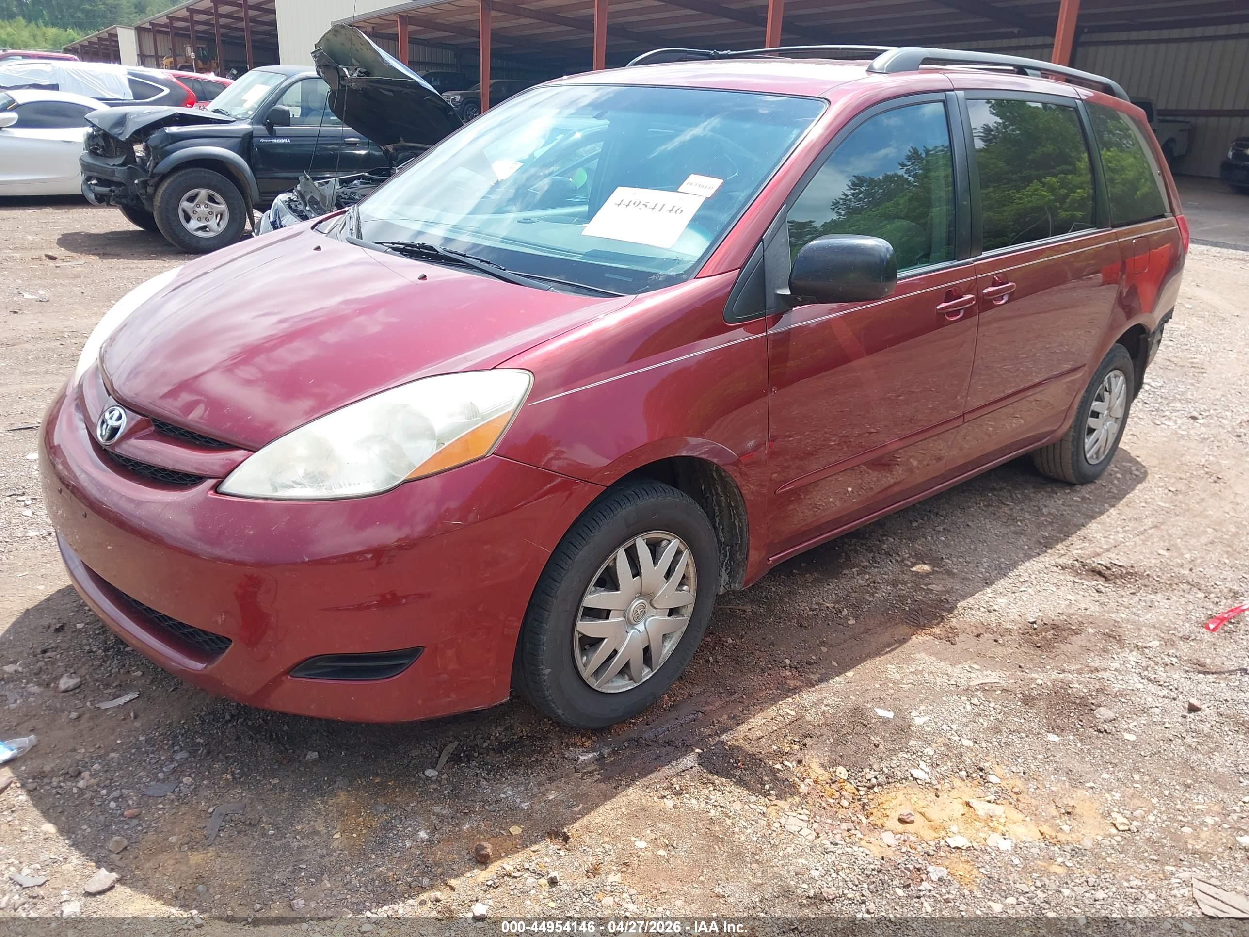 TOYOTA SIENNA image 2