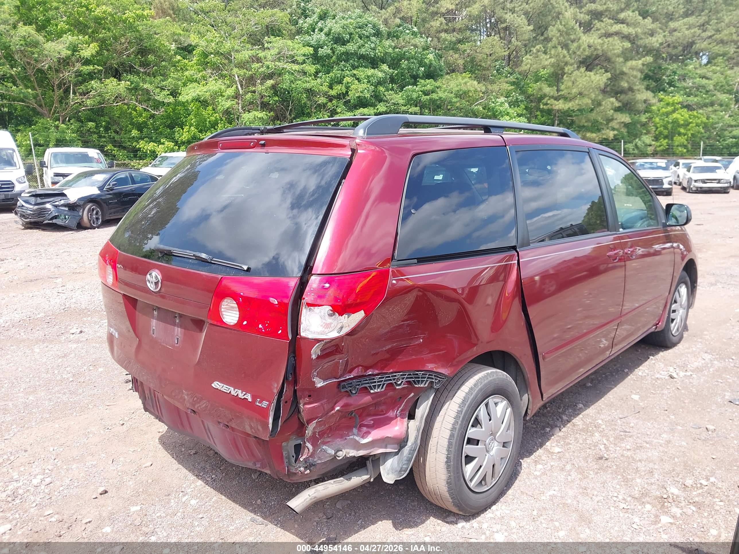 TOYOTA SIENNA image 6