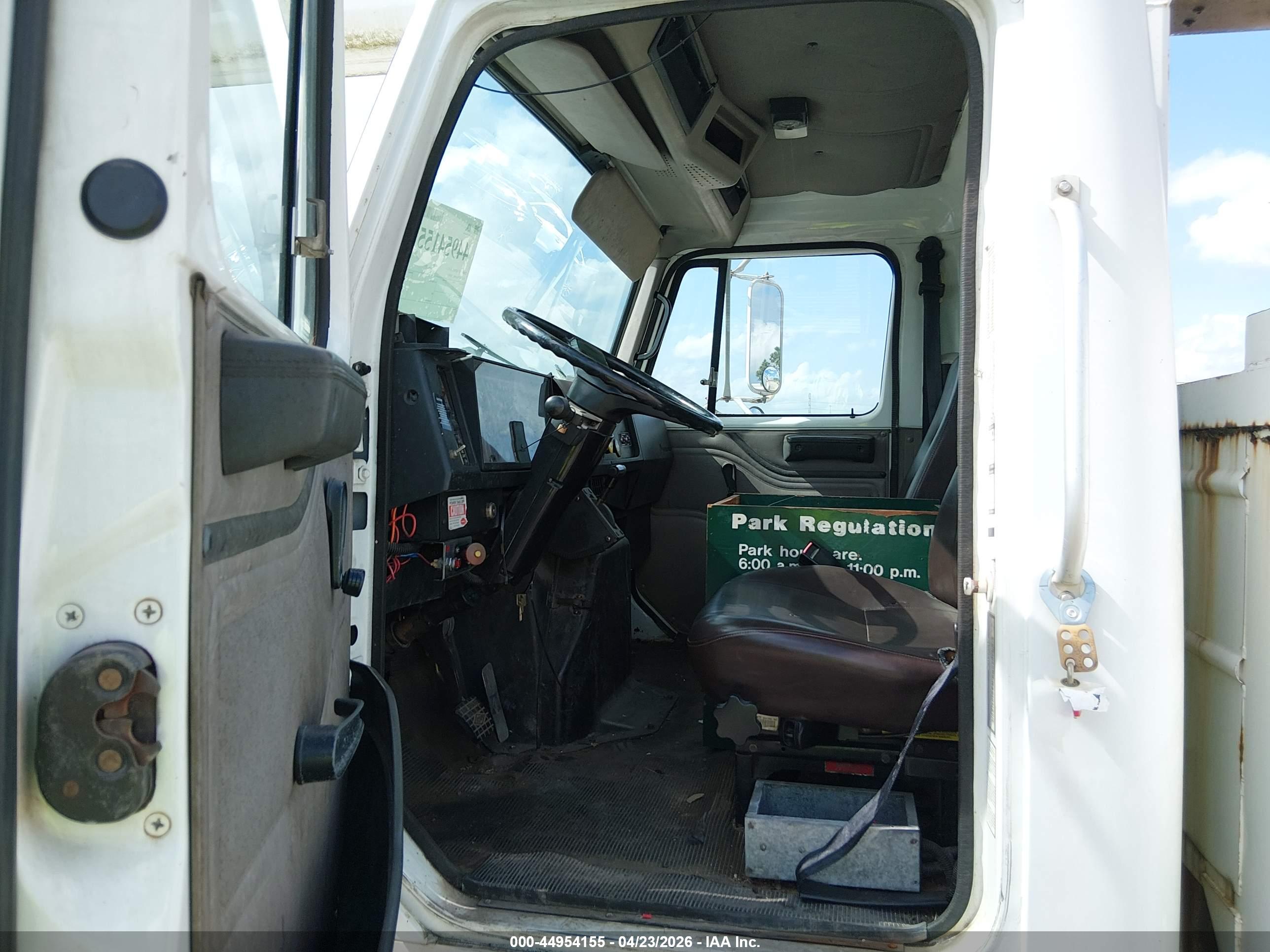 INTERNATIONAL 4000 image 8