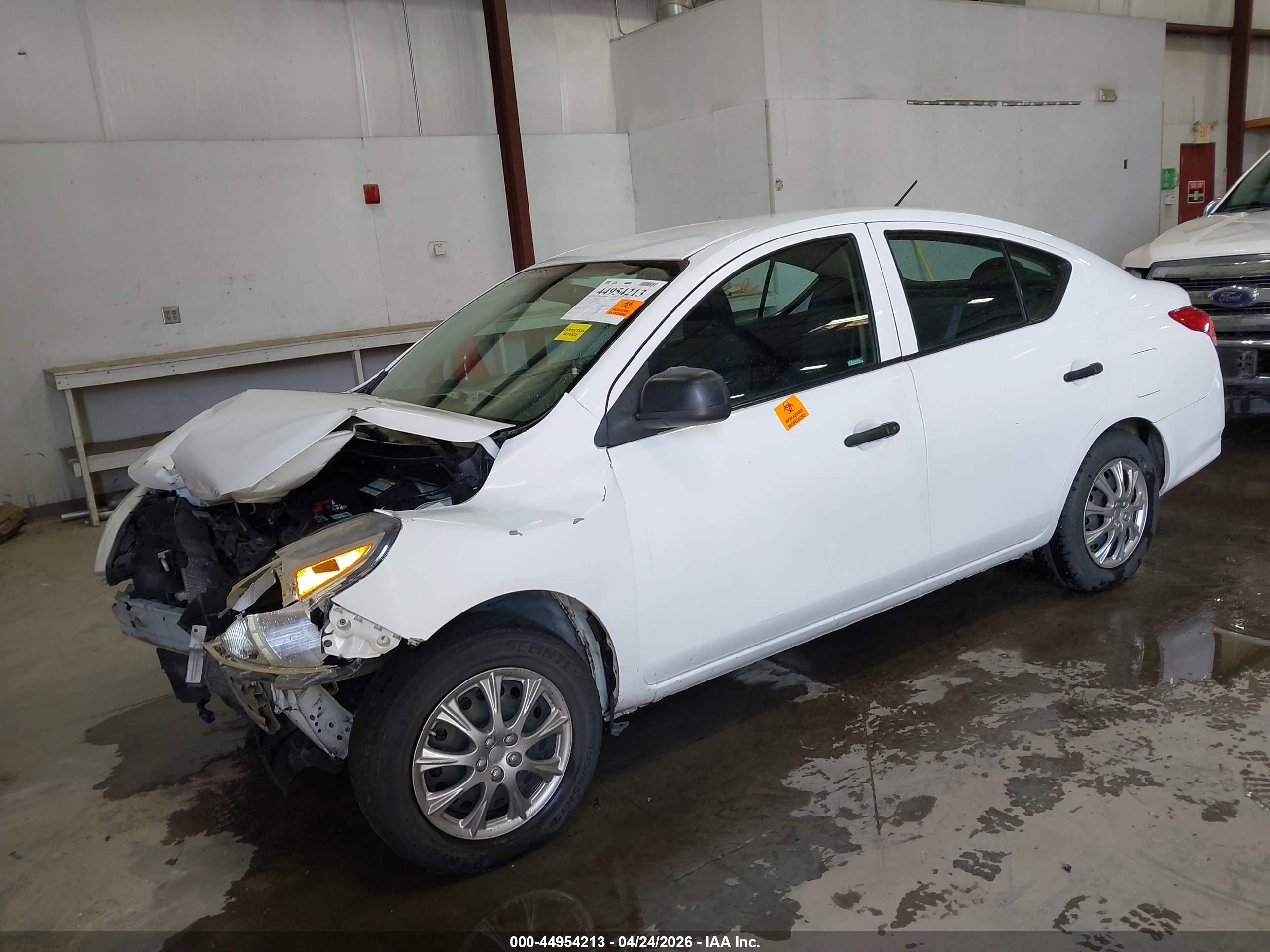 NISSAN VERSA image 2