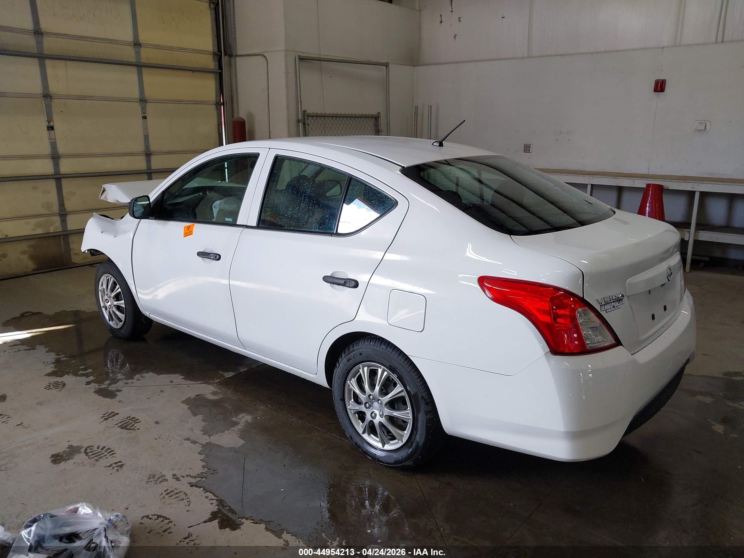 NISSAN VERSA image 3