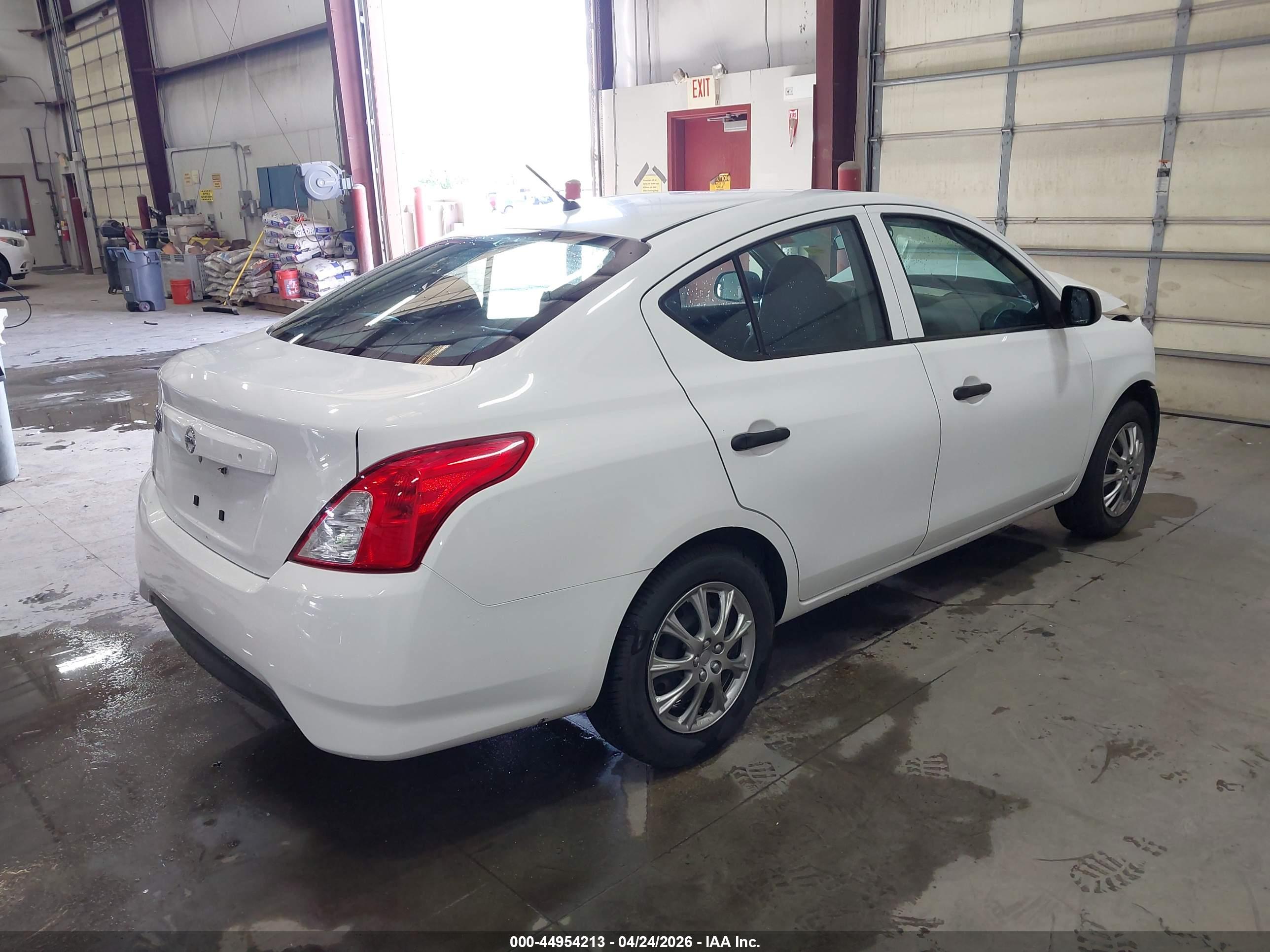 NISSAN VERSA image 4