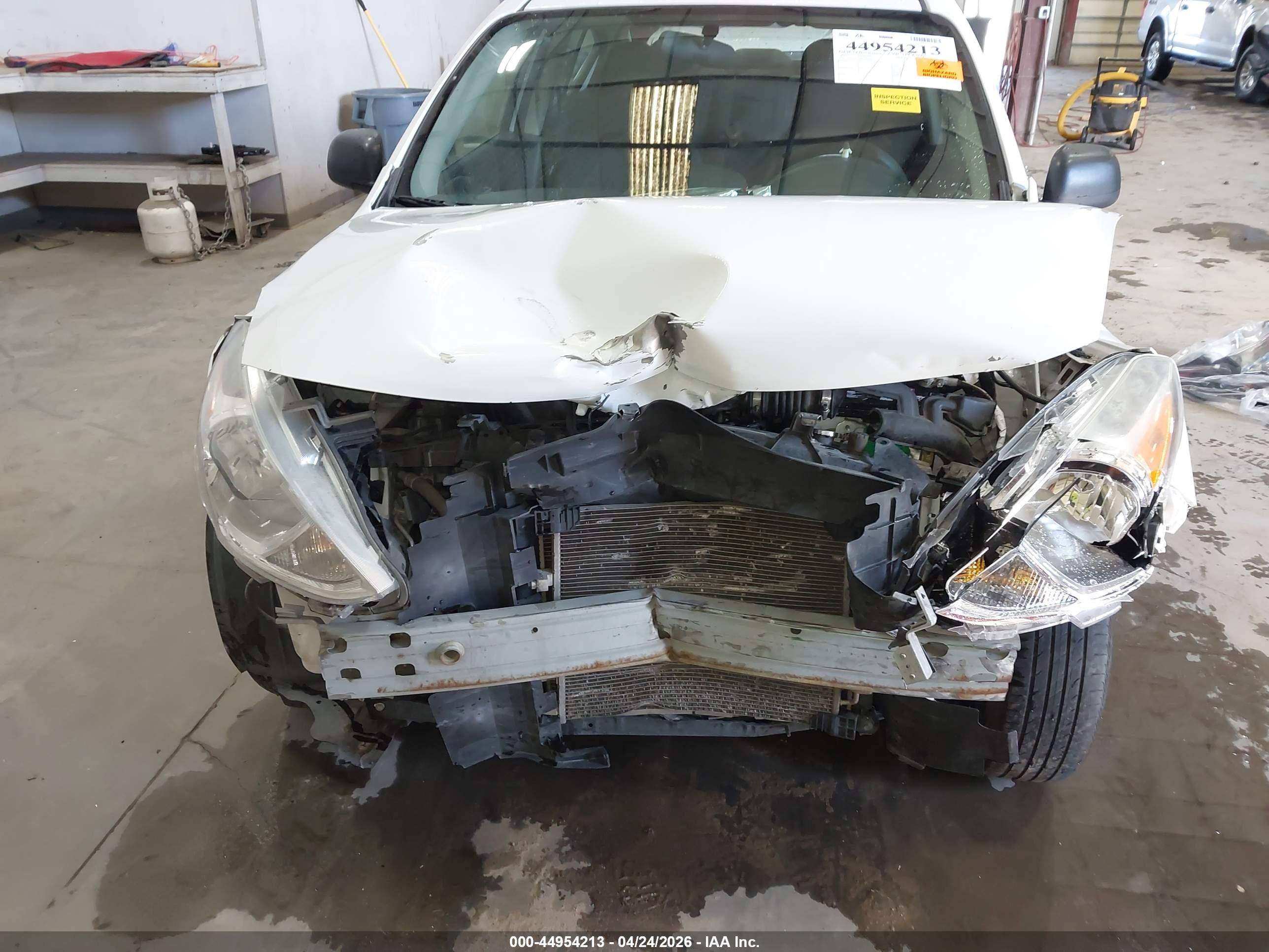 NISSAN VERSA image 6