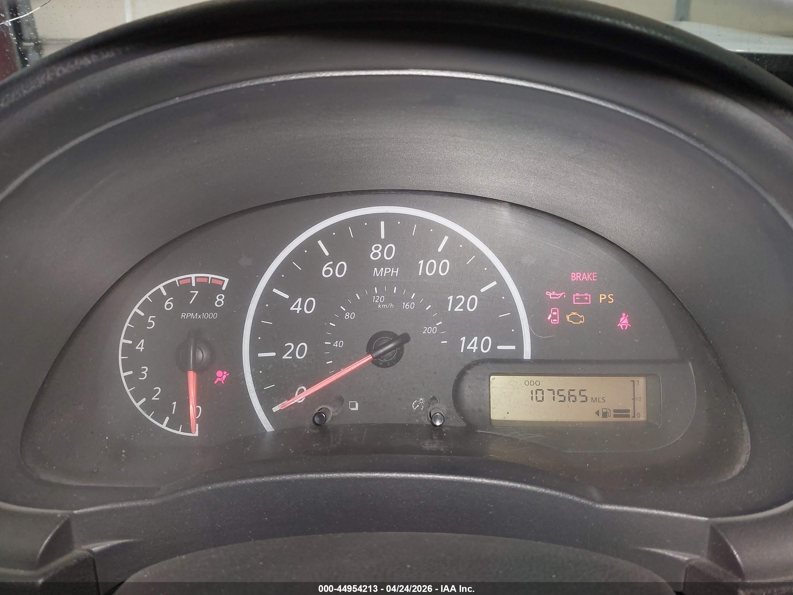 NISSAN VERSA image 7