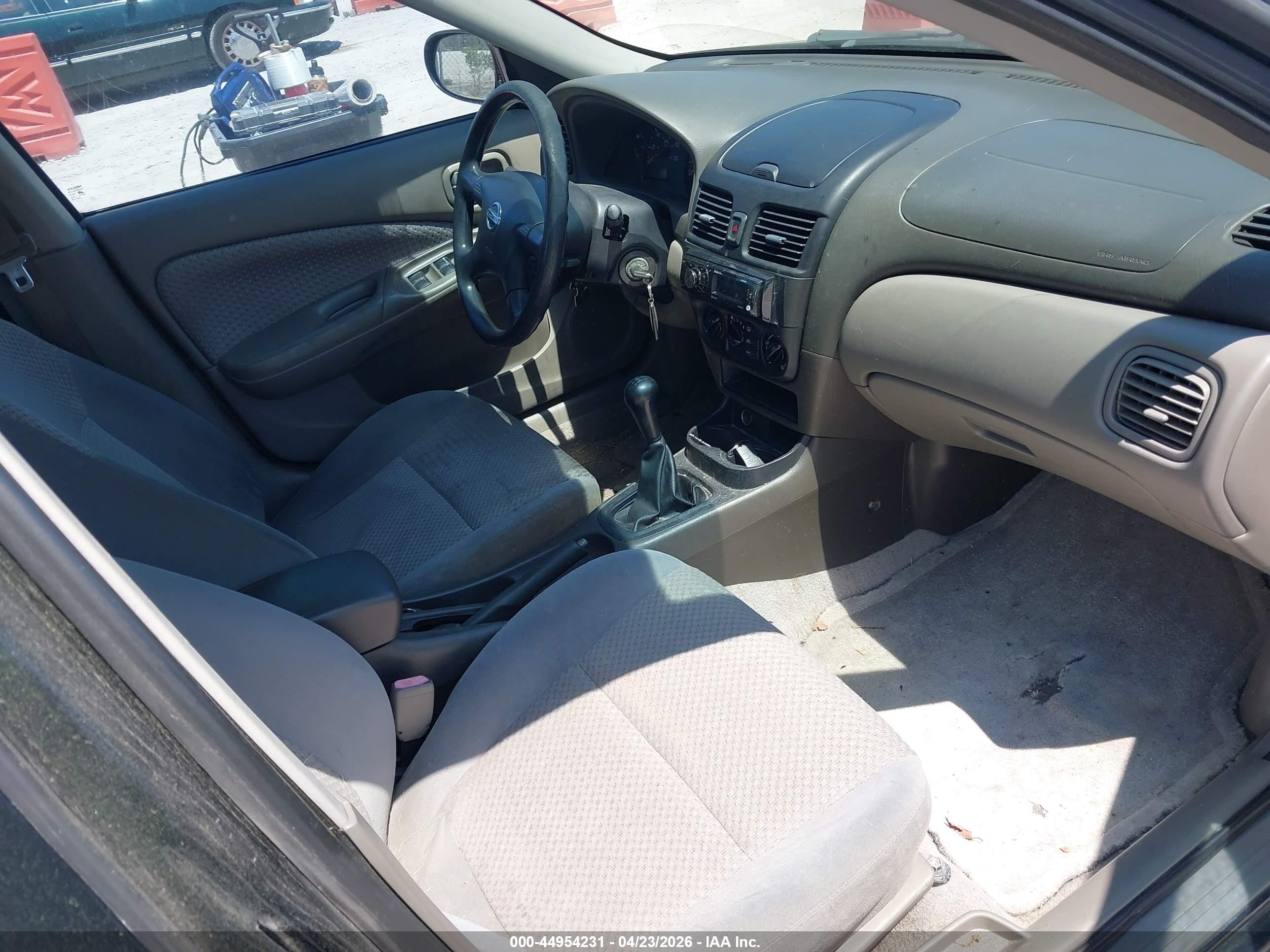 NISSAN SENTRA image 5