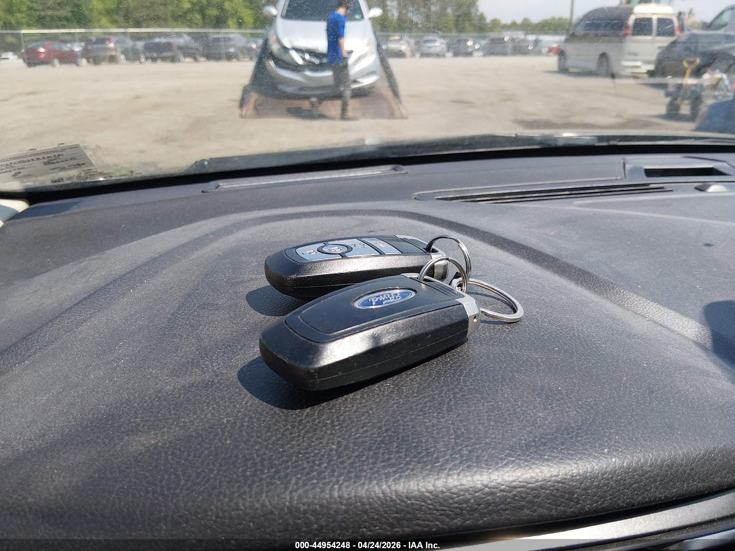 FORD FUSION image 11