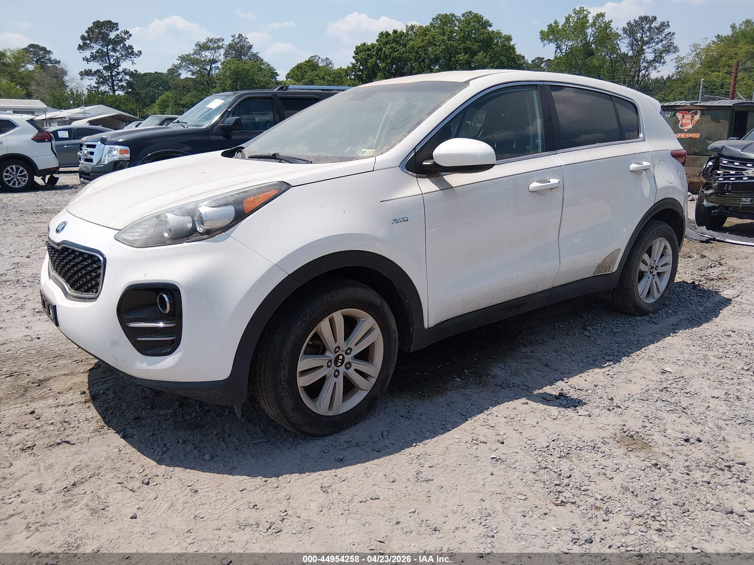 KIA SPORTAGE image 2